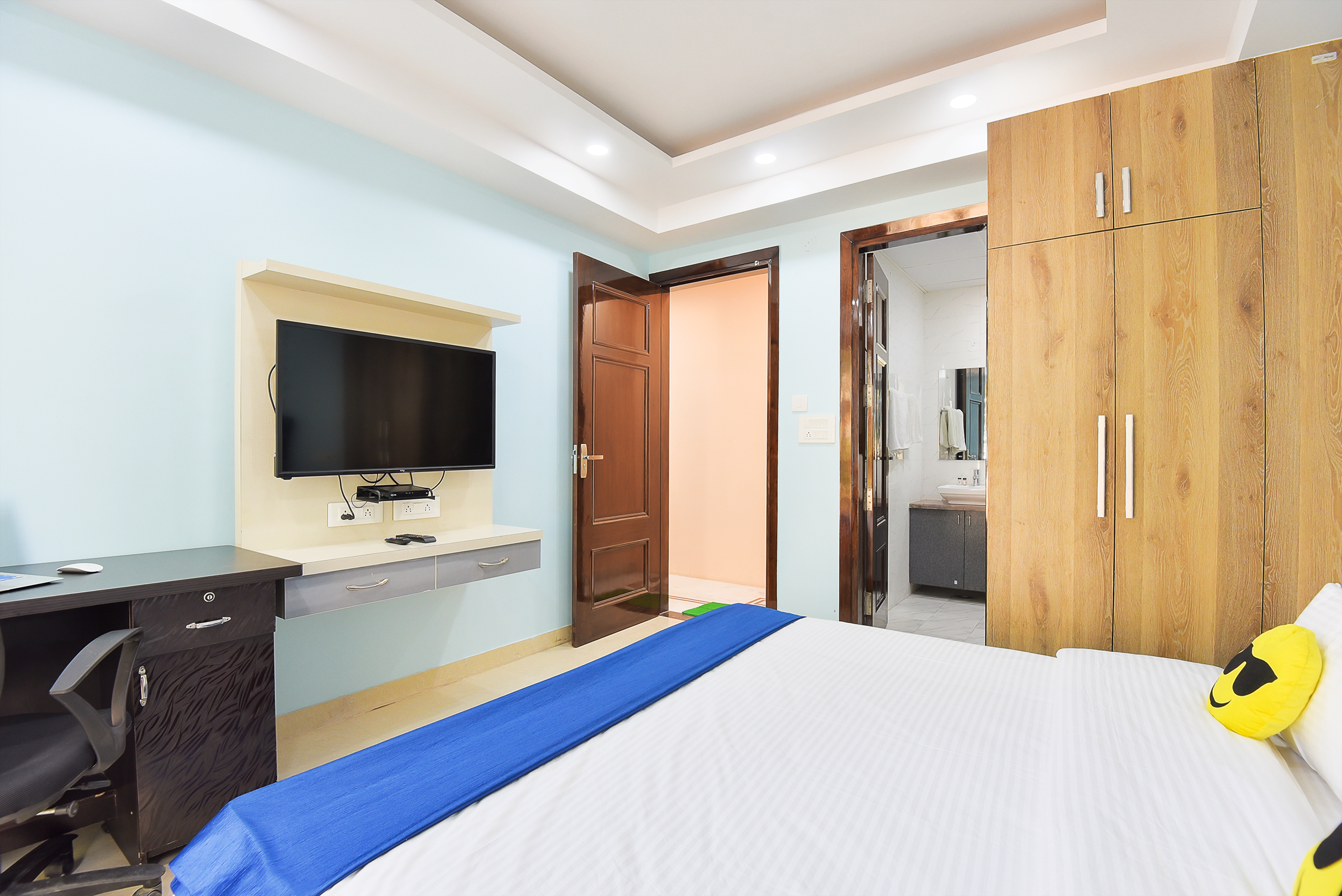 1 Bhk Apt Medanta Hospital Gurugram by Bedchambers