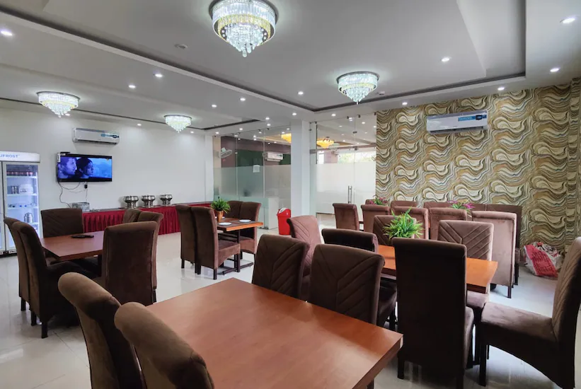 Hotel Royal Regency, Zirakpur 4