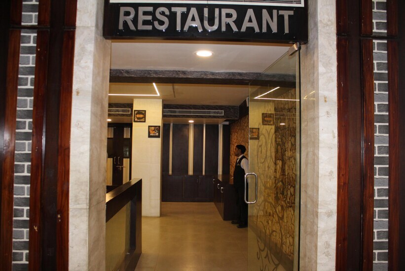هوتل بونديلخاند برايد, Jhansi 4