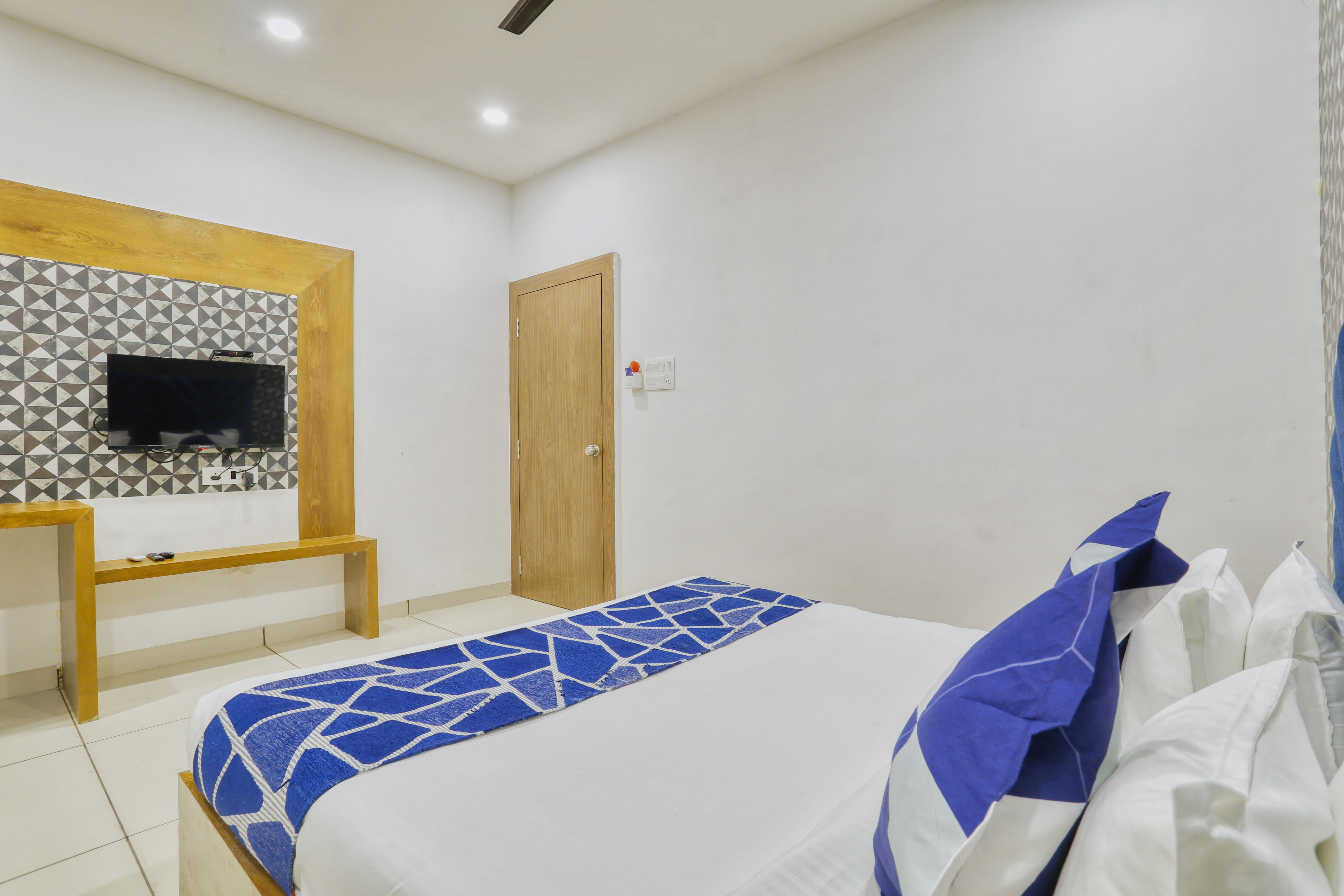 Hotel B Fine by Aceotel, Indore 3