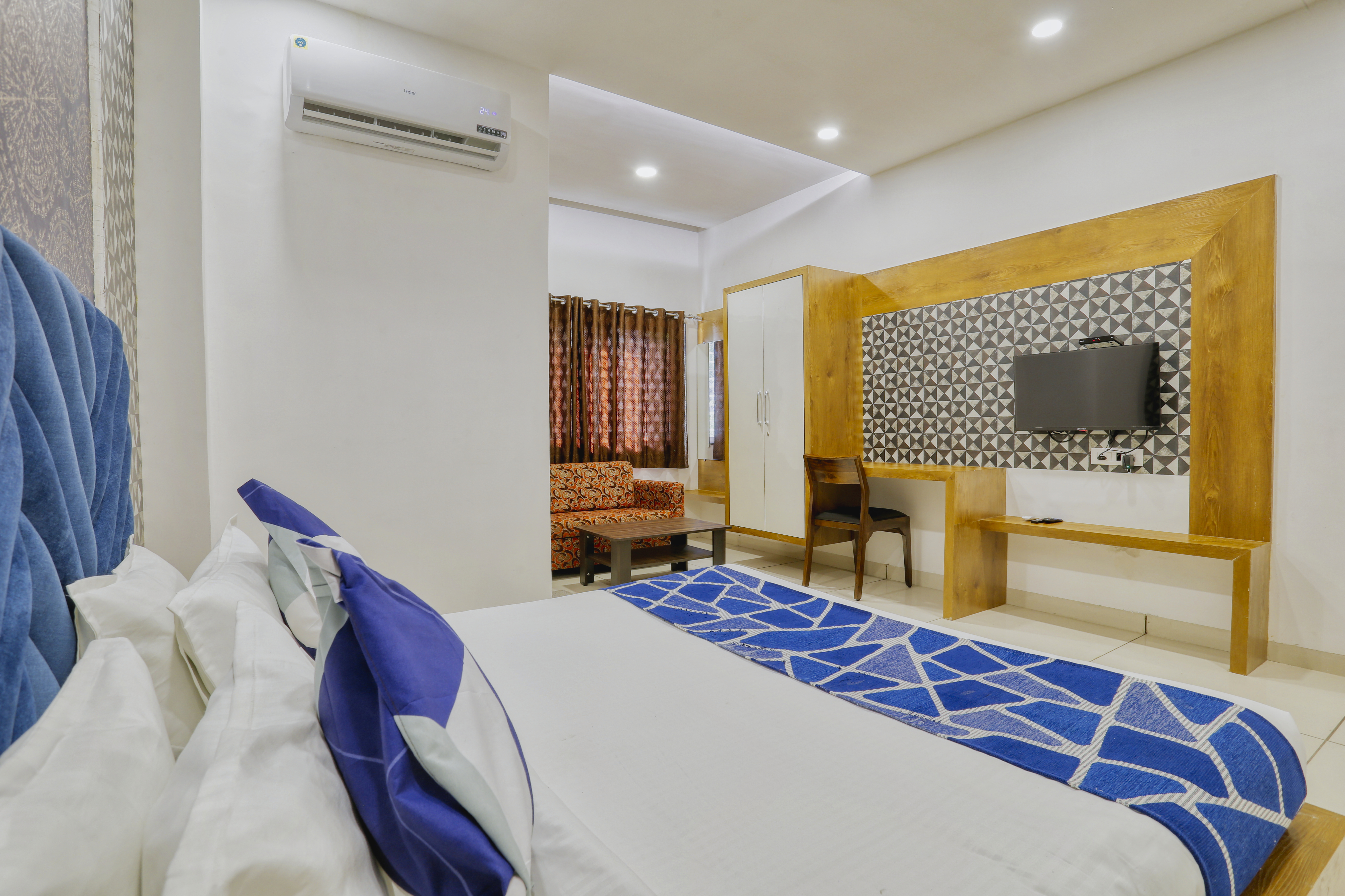 Hotel B Fine by Aceotel, Indore 4
