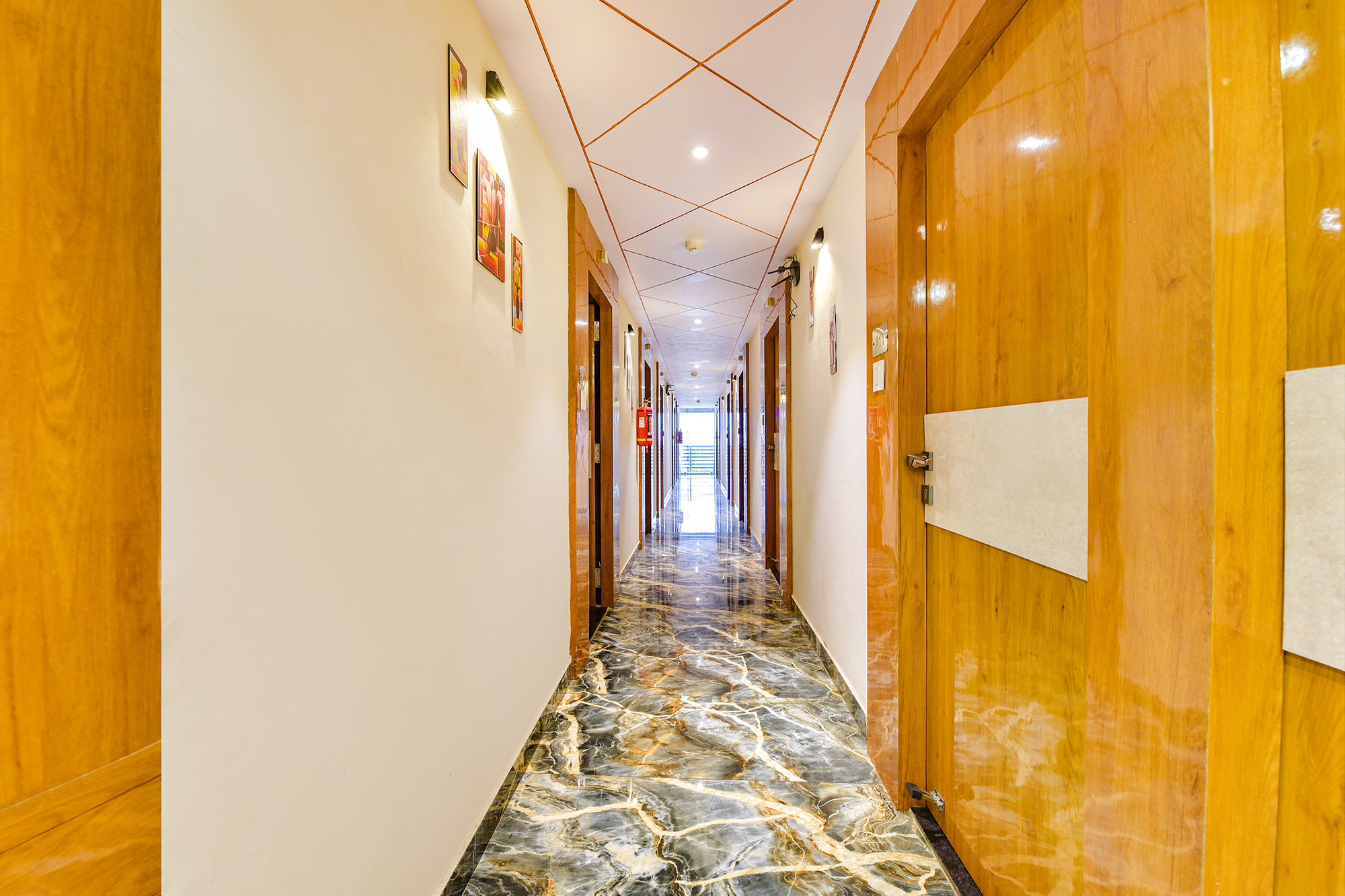 FabHotel New York, Ahmedabad 4