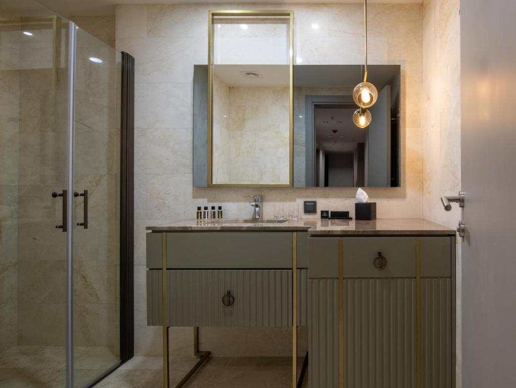 Corner 1 Bedroom Apartment