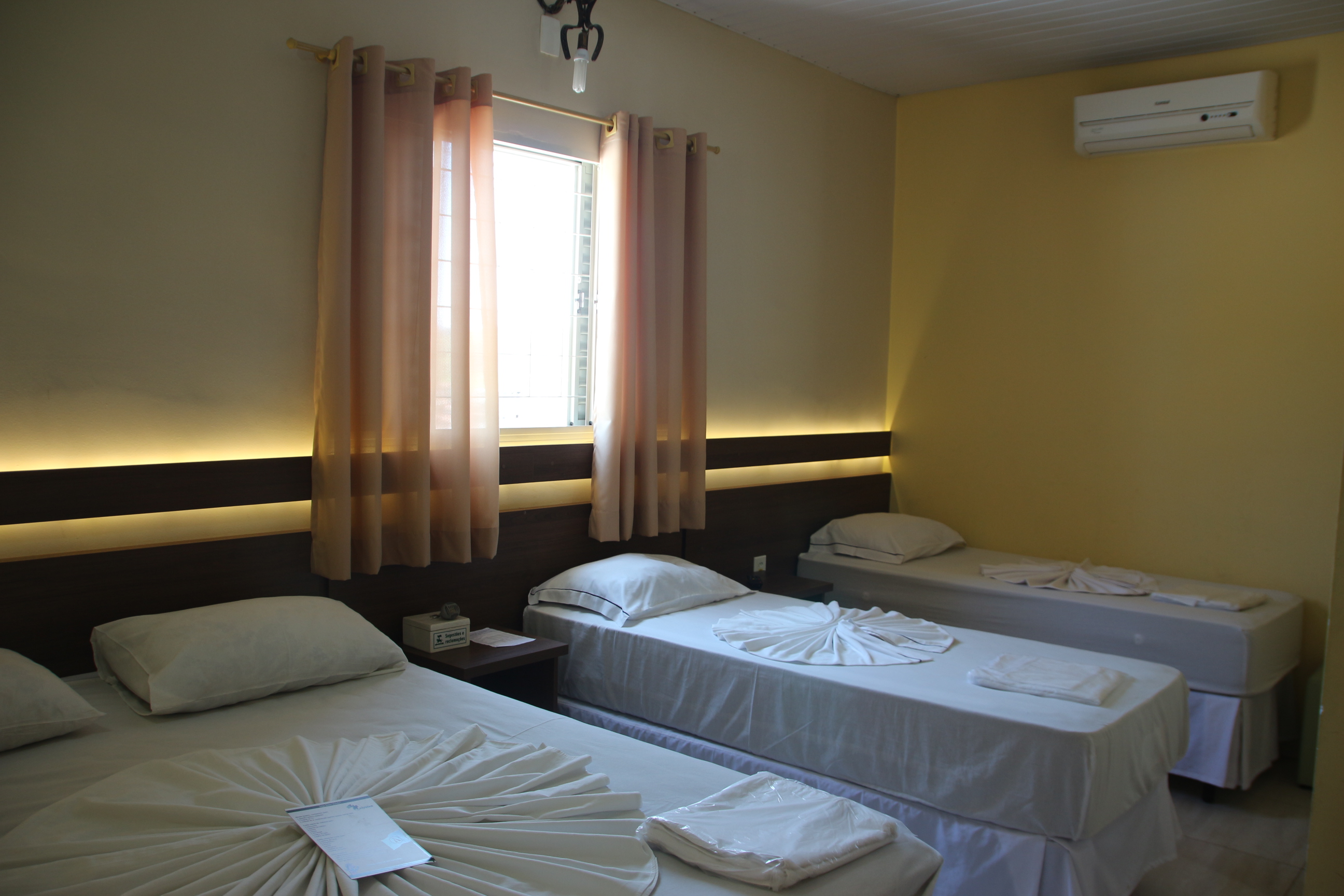 Qu�druplo - 1 Casal + 2 Solteiros