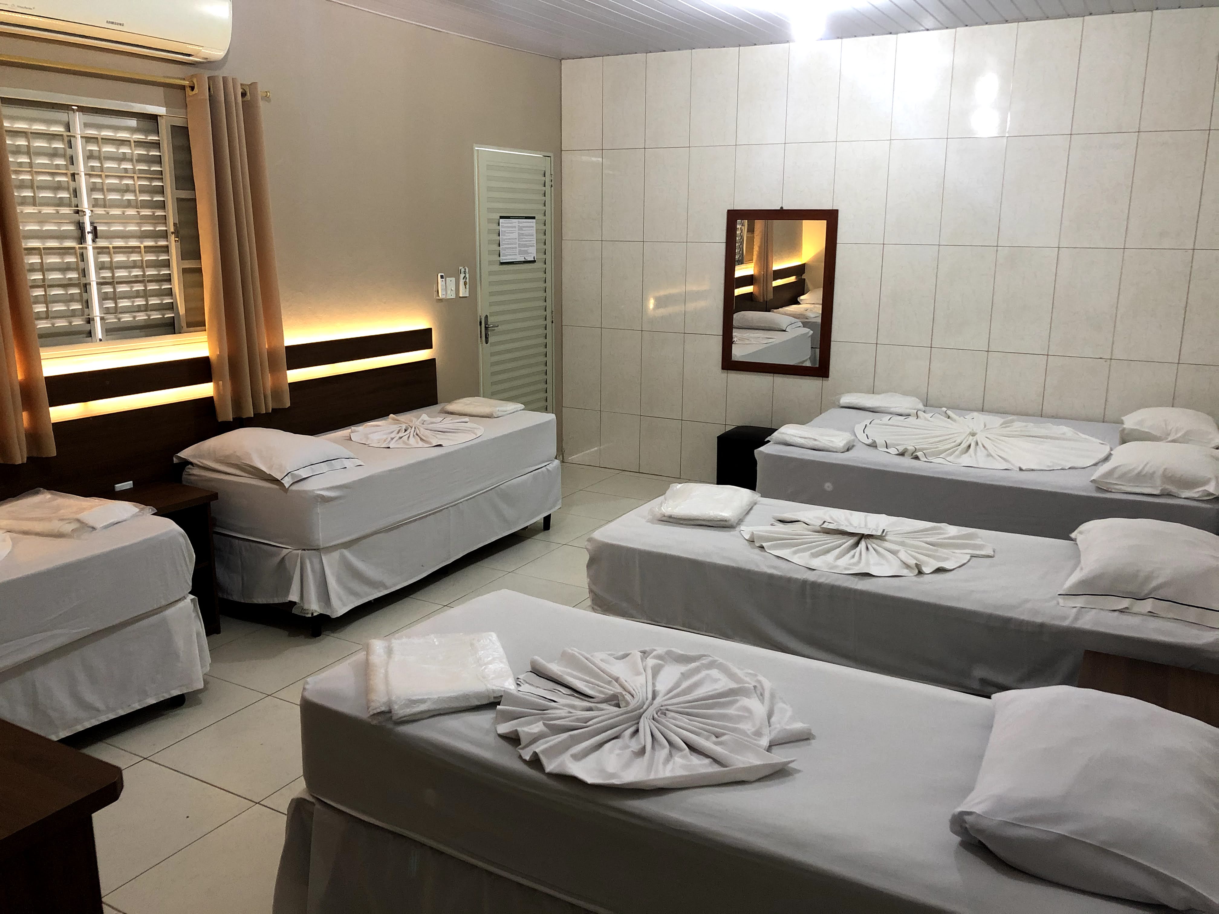 S�xtuplo - 1 Casal + 4 Solteiros