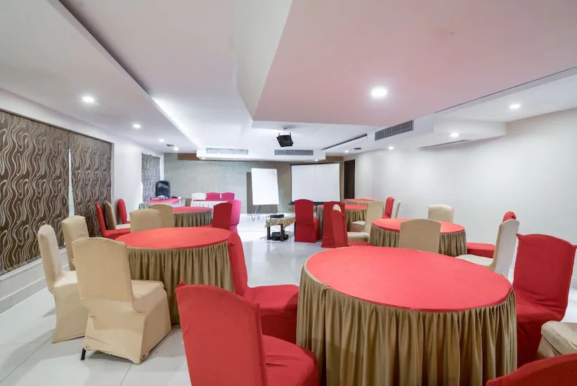 Hotel Janhvi International