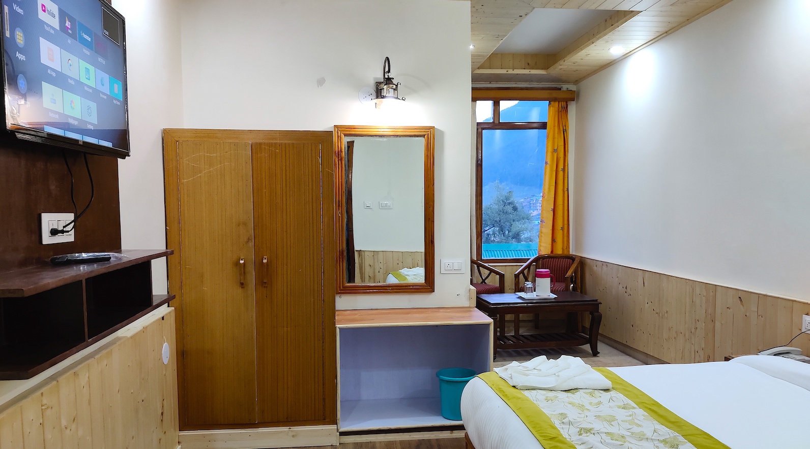 Shhandella near Mall Road, Manali 4
