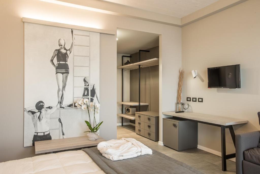 TRIPLE EXECUTIVE LATERAL SEA VIEW (2 adults + 1 child)	