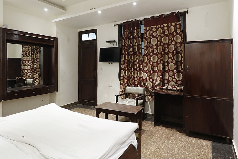 White House Tourist Lodge, New Delhi 4