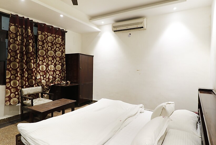 White House Tourist Lodge, New Delhi 5