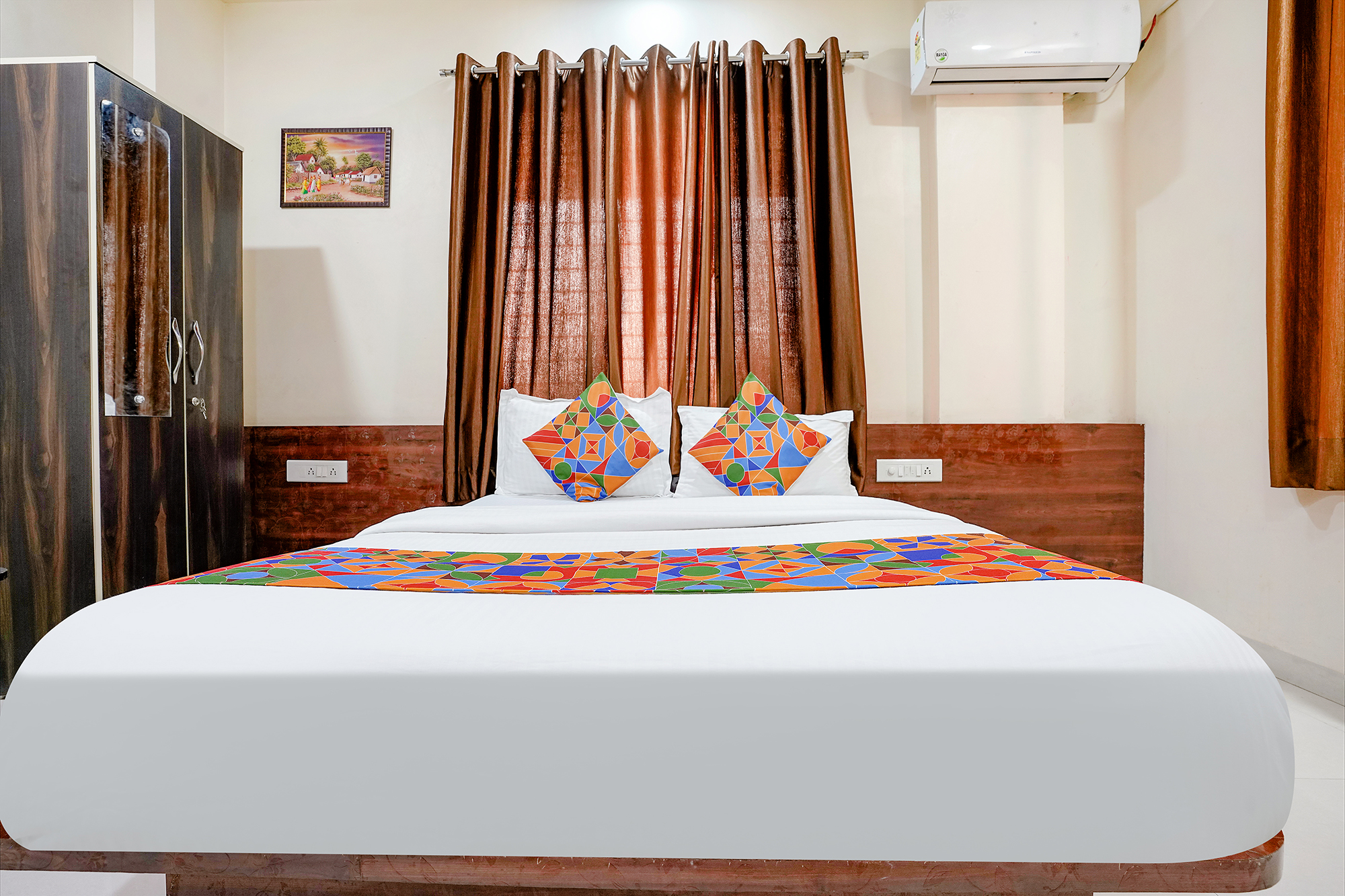 FabHotel Himalay Guest House, Pune 2