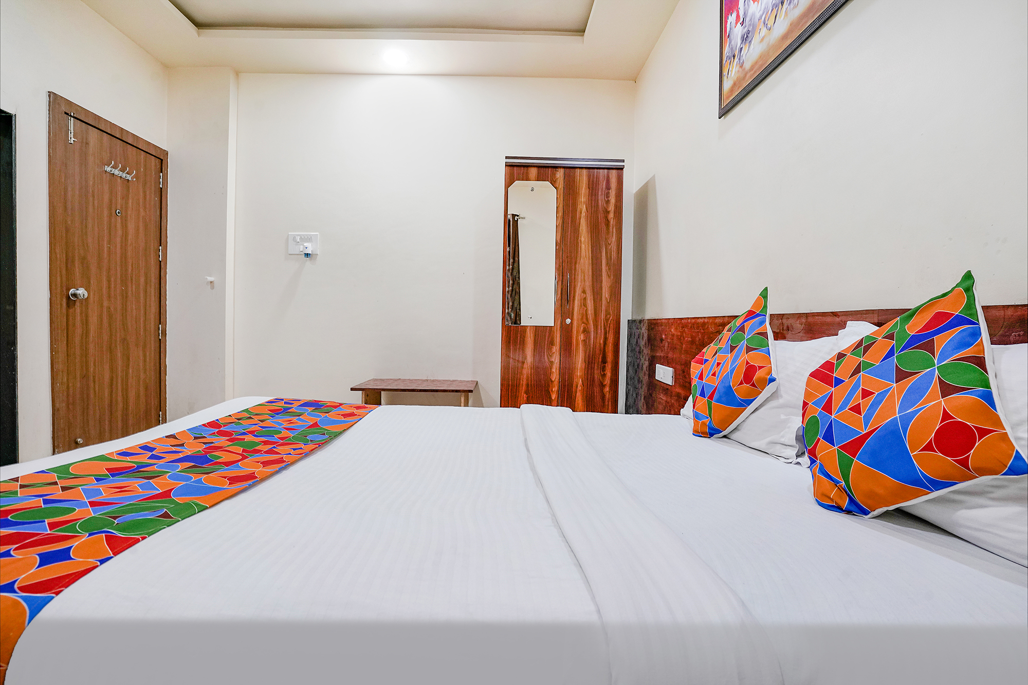 FabHotel Himalay Guest House, Pune 4