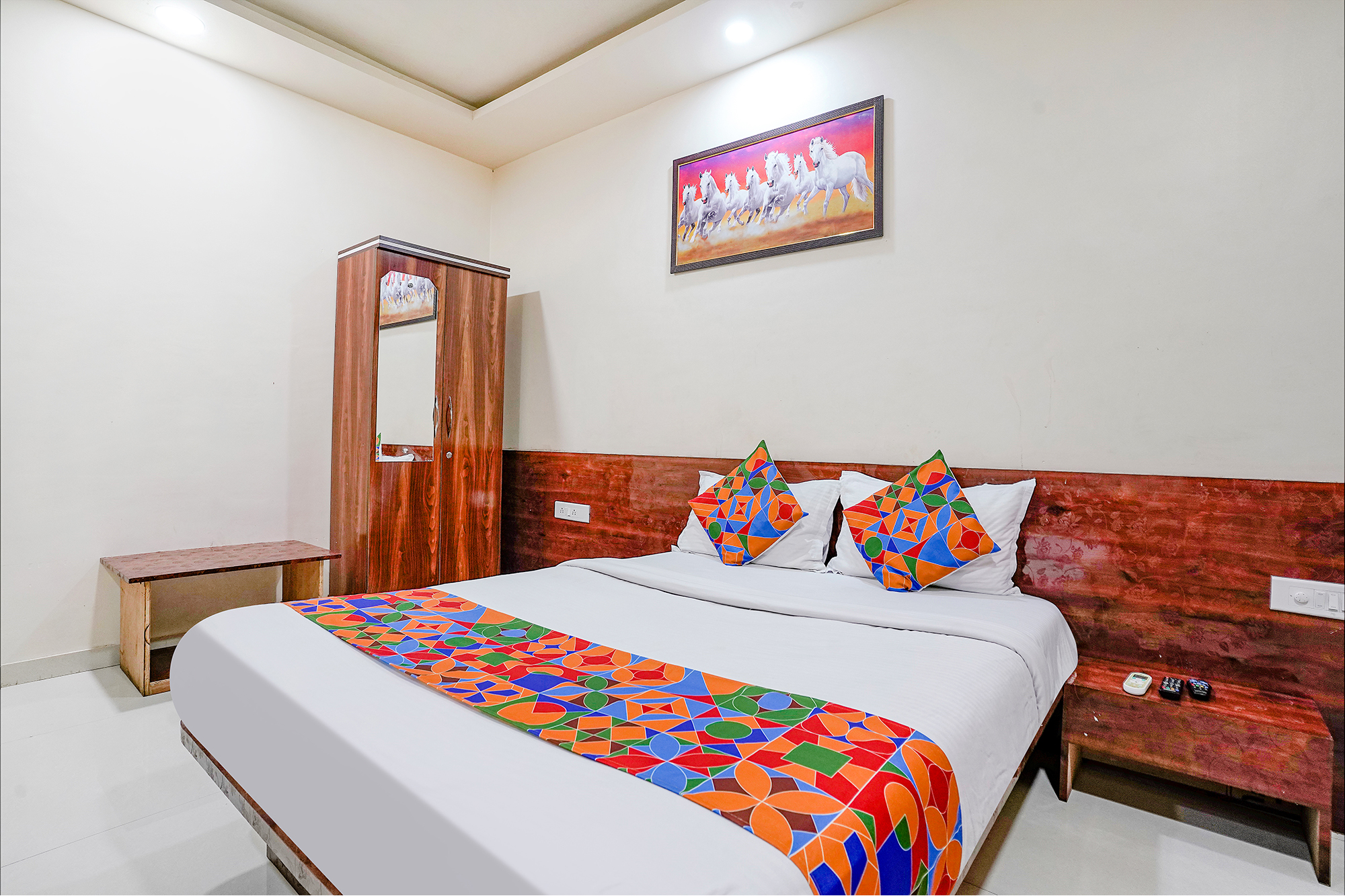 FabHotel Himalay Guest House, Pune 5