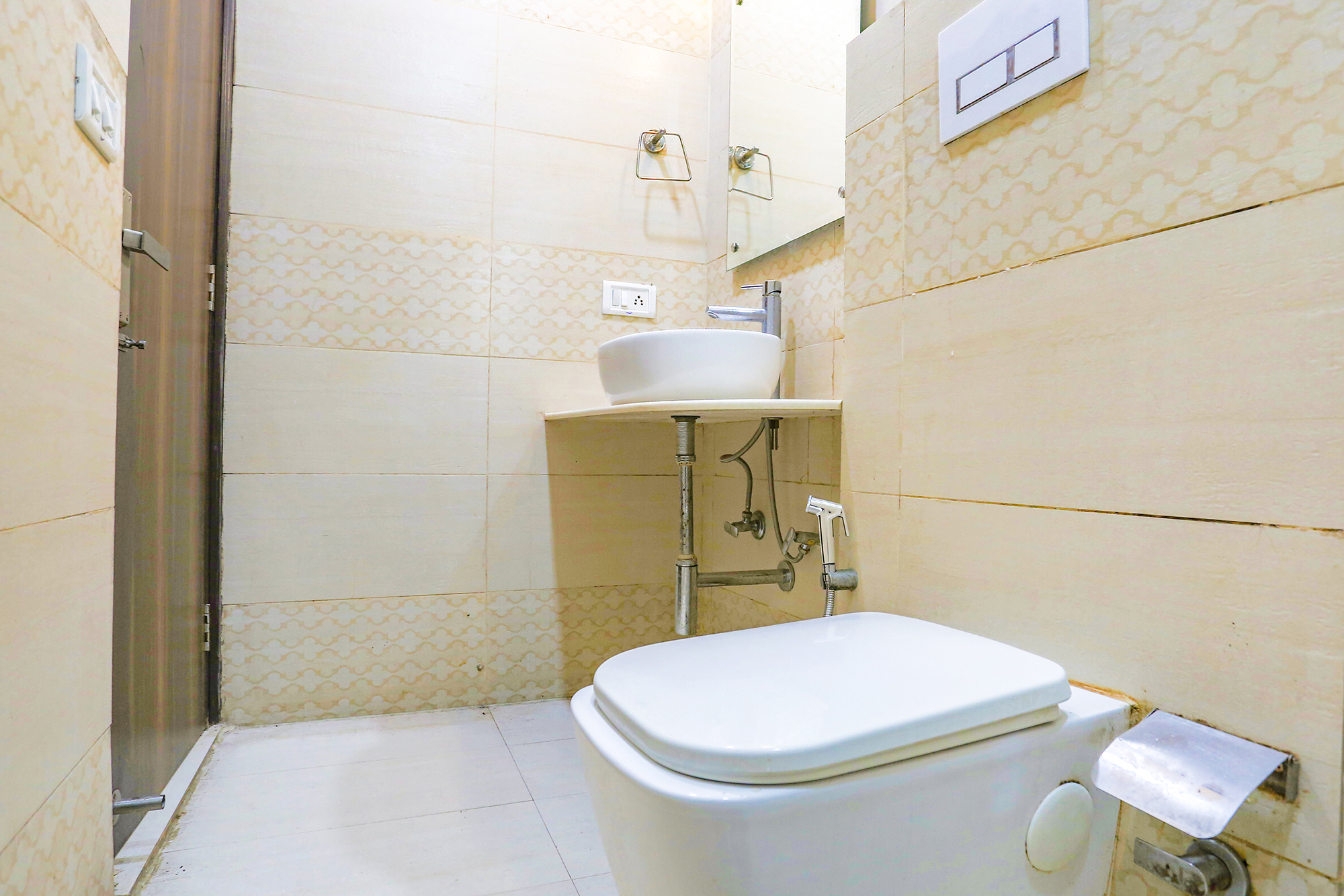 FabHotel The Grand Bella, New Delhi 4