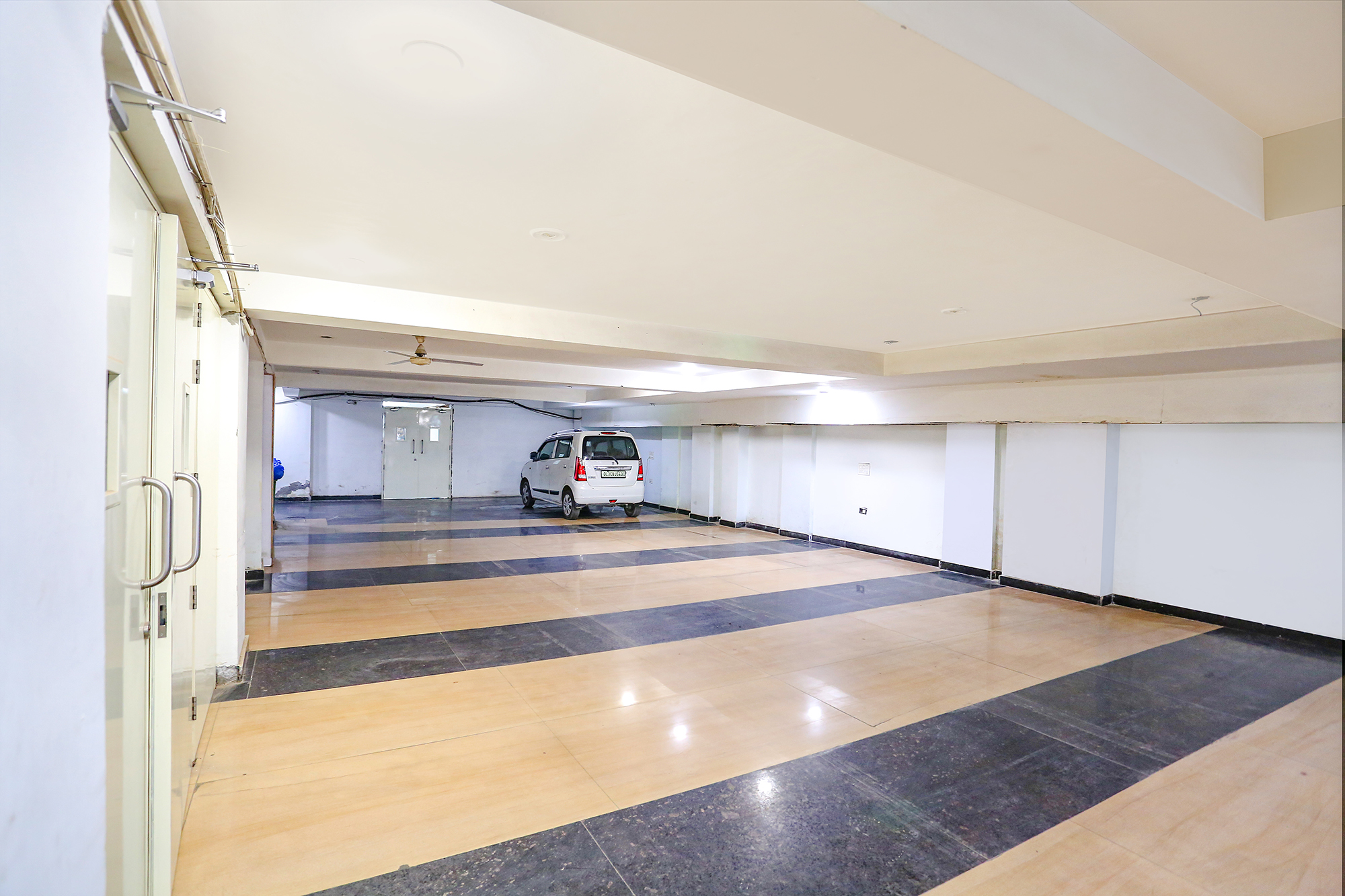 FabHotel F9 Peeragarhi, New Delhi 4