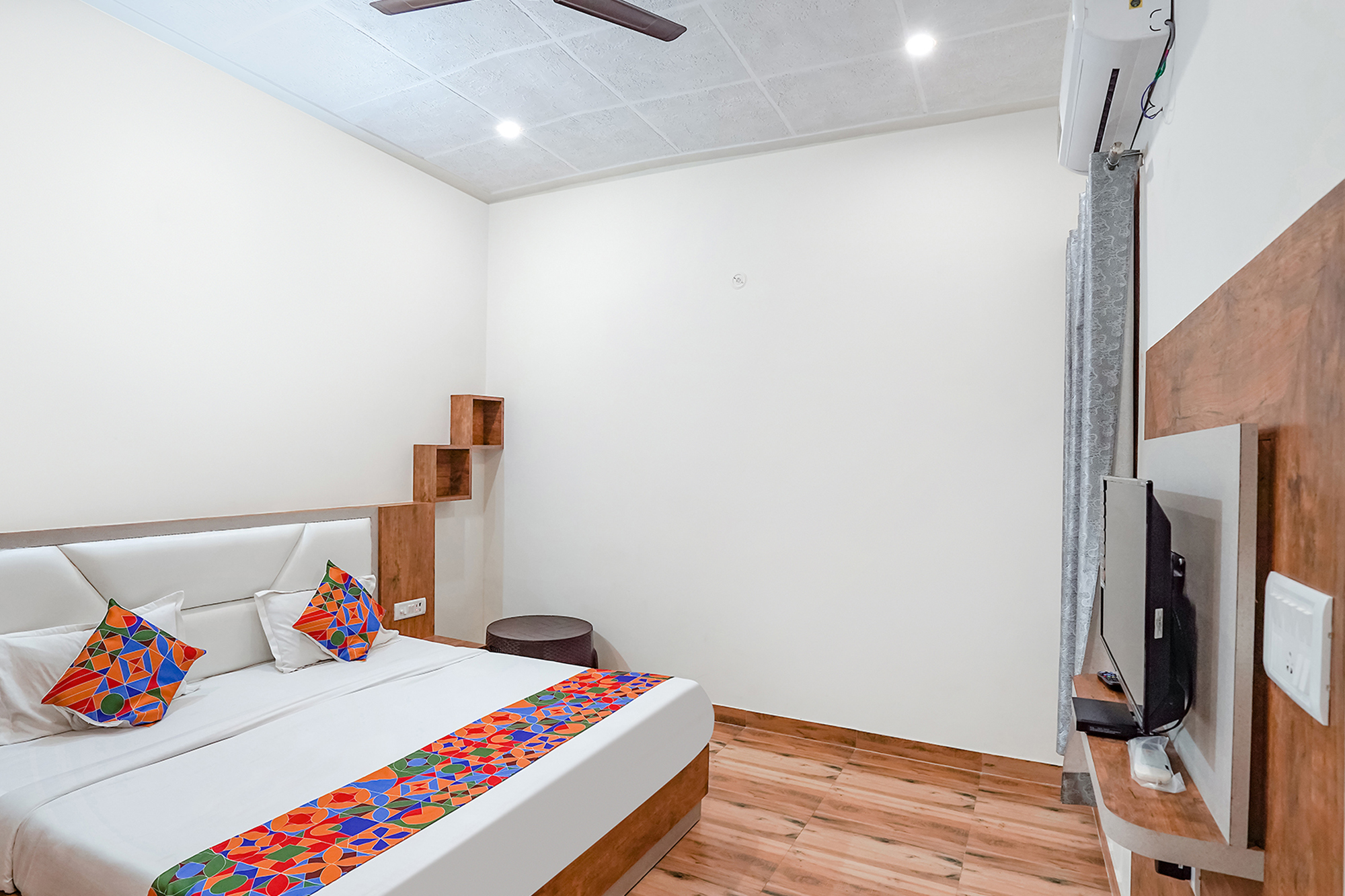 FabHotel Sirtaj Suites, Agra 4