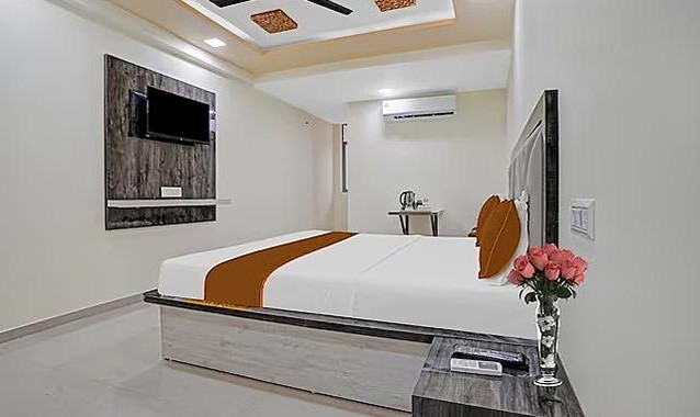 FabHotel GGC Inn, Ahmedabad 4