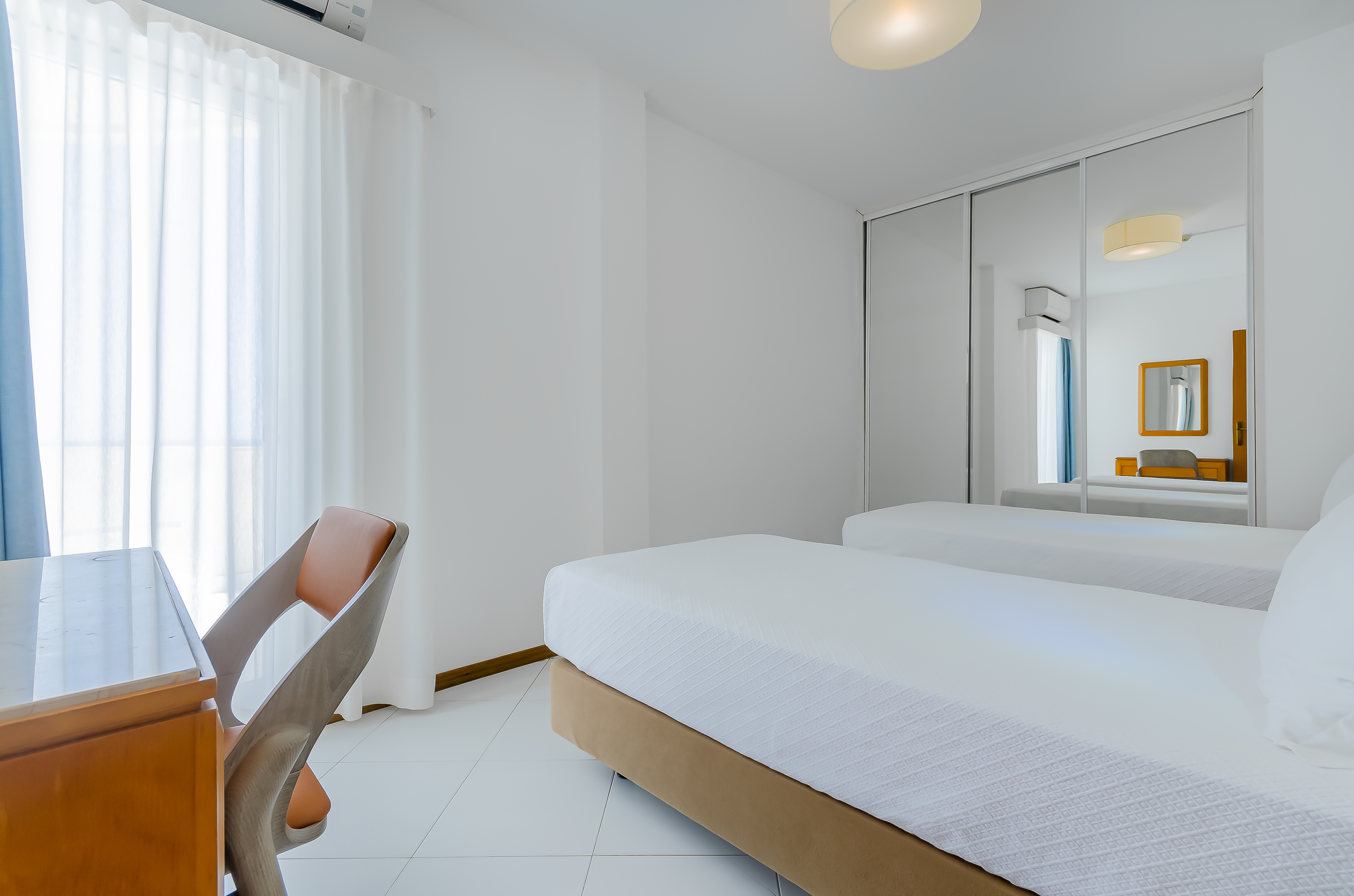 One-Bedroom Apartment with Frontal Sea View