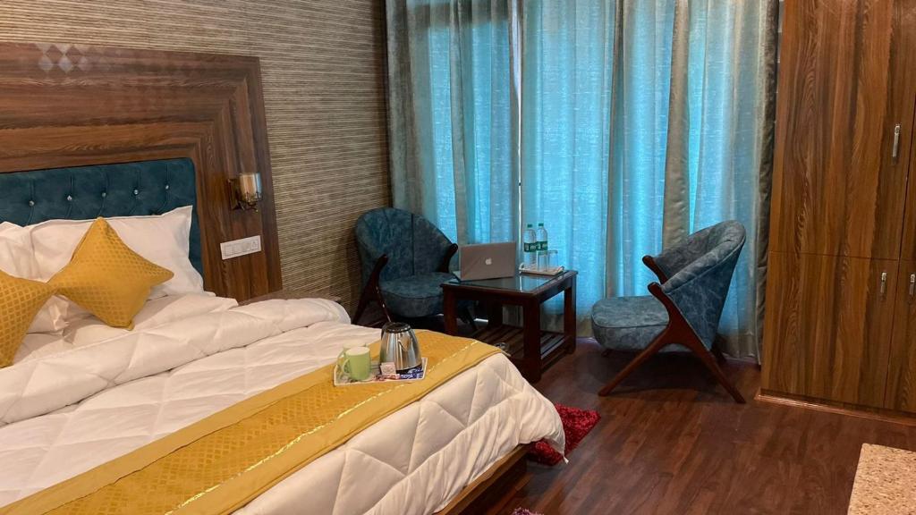 Kings Hill Villa, Manali 4