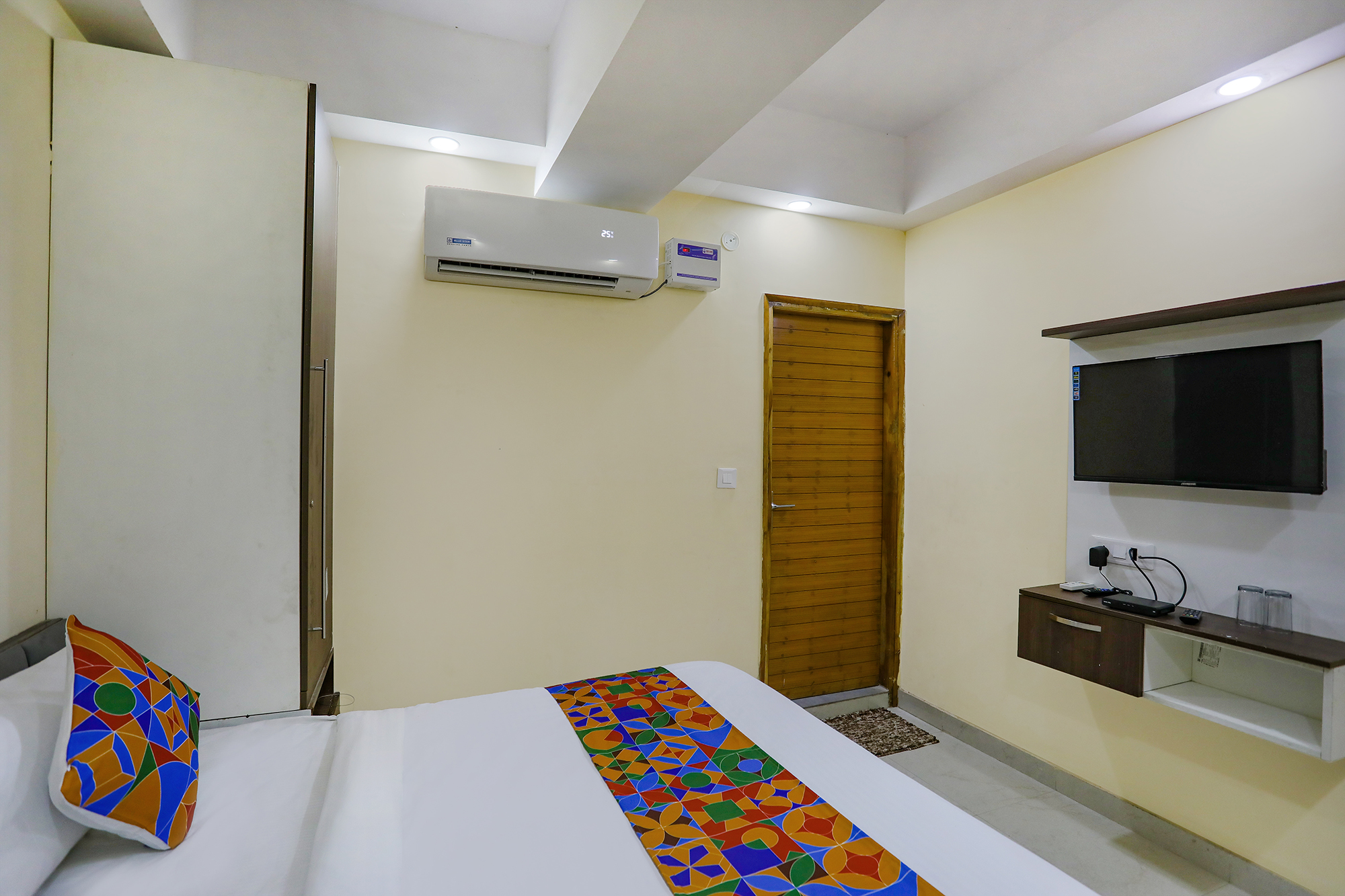 FabHotel Culture, Noida 4