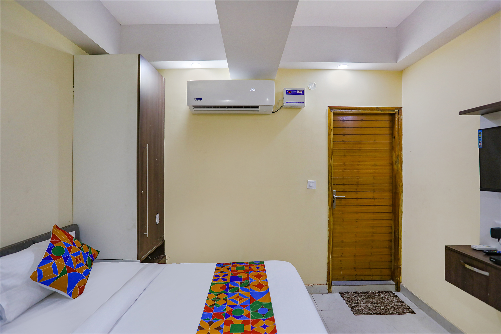 FabHotel Culture, Noida 5