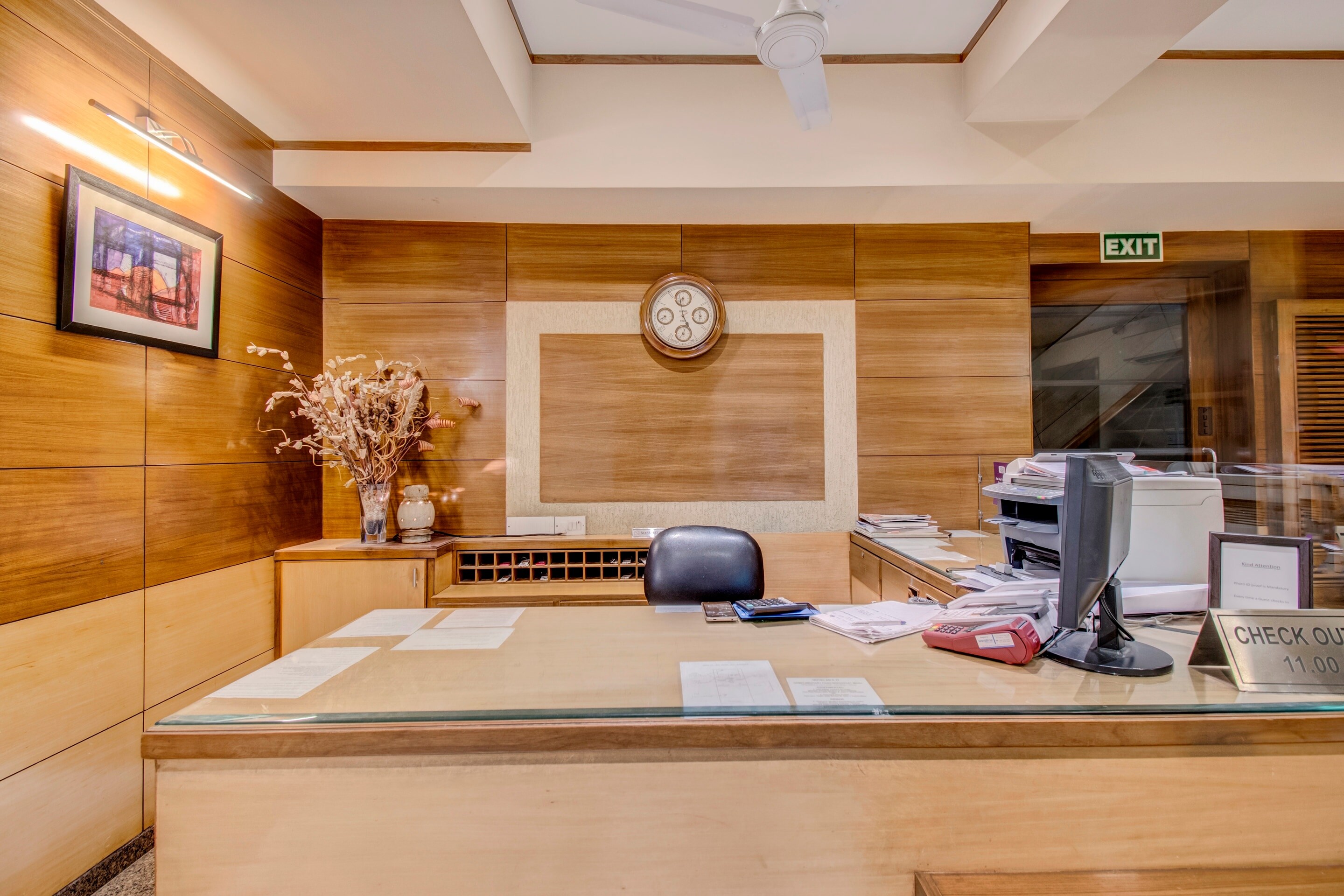 Capital O 36429 Hotel Broadway, Chandigarh 3