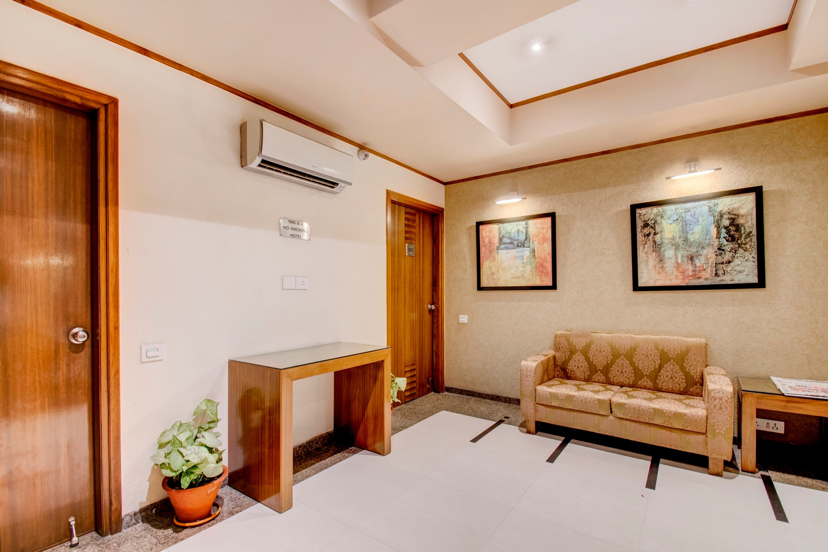 Capital O 36429 Hotel Broadway, Chandigarh 4