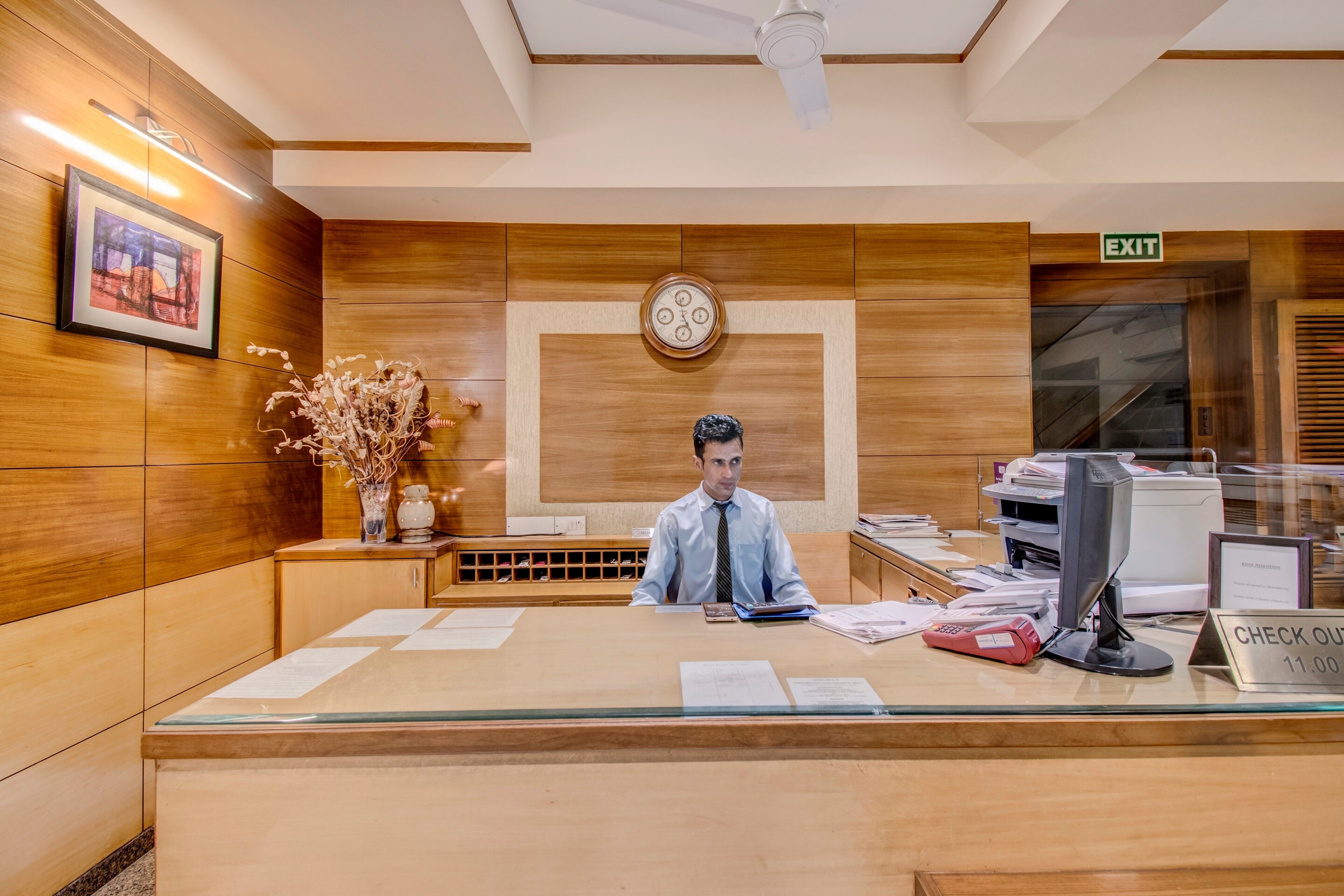 Capital O 36429 Hotel Broadway, Chandigarh 5