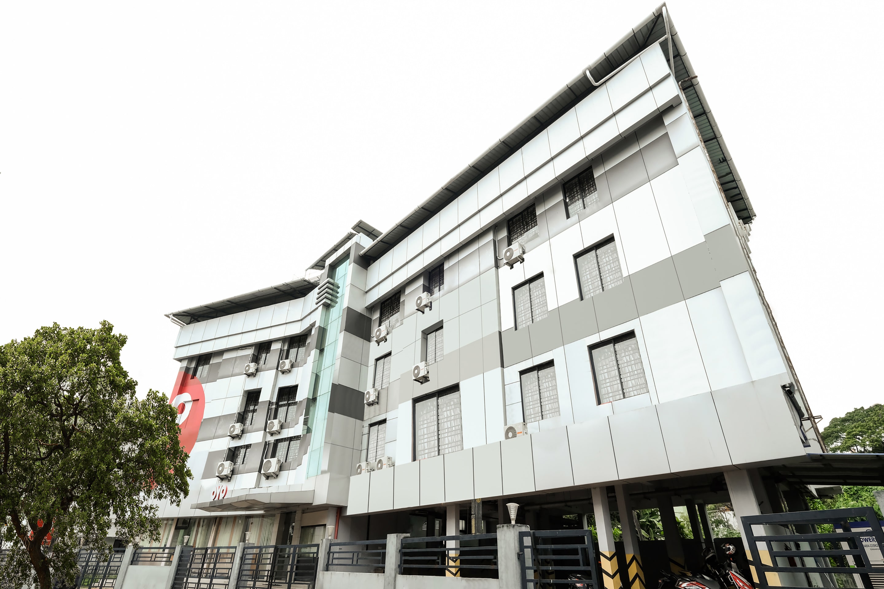 Collection O Kadavanthra Near South Railway Station