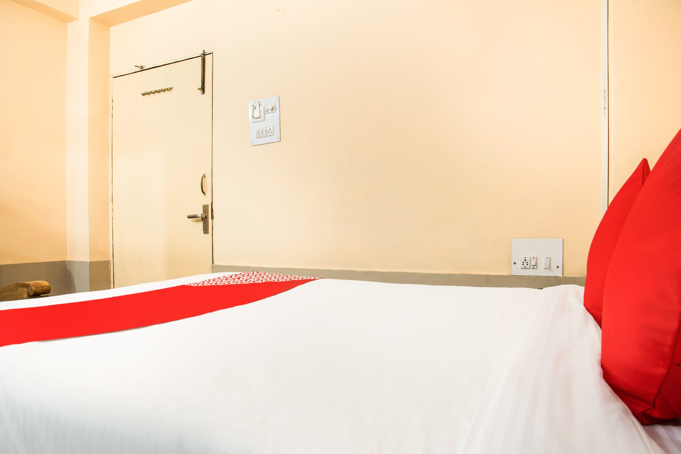 OYO Flagship 36878 Hotel Embassy Exhibition Rd, Patna 2