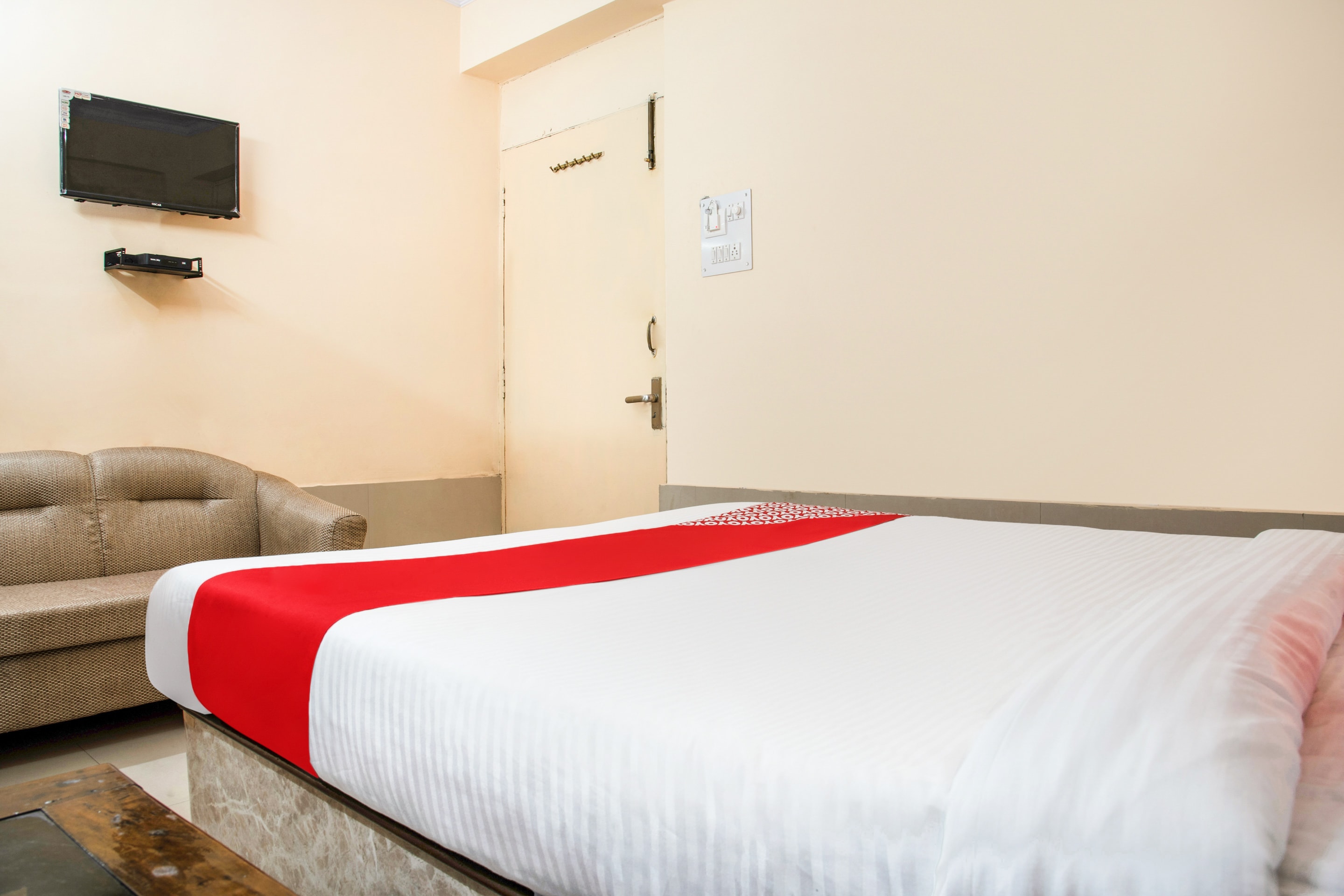 OYO Flagship 36878 Hotel Embassy Exhibition Rd, Patna 3
