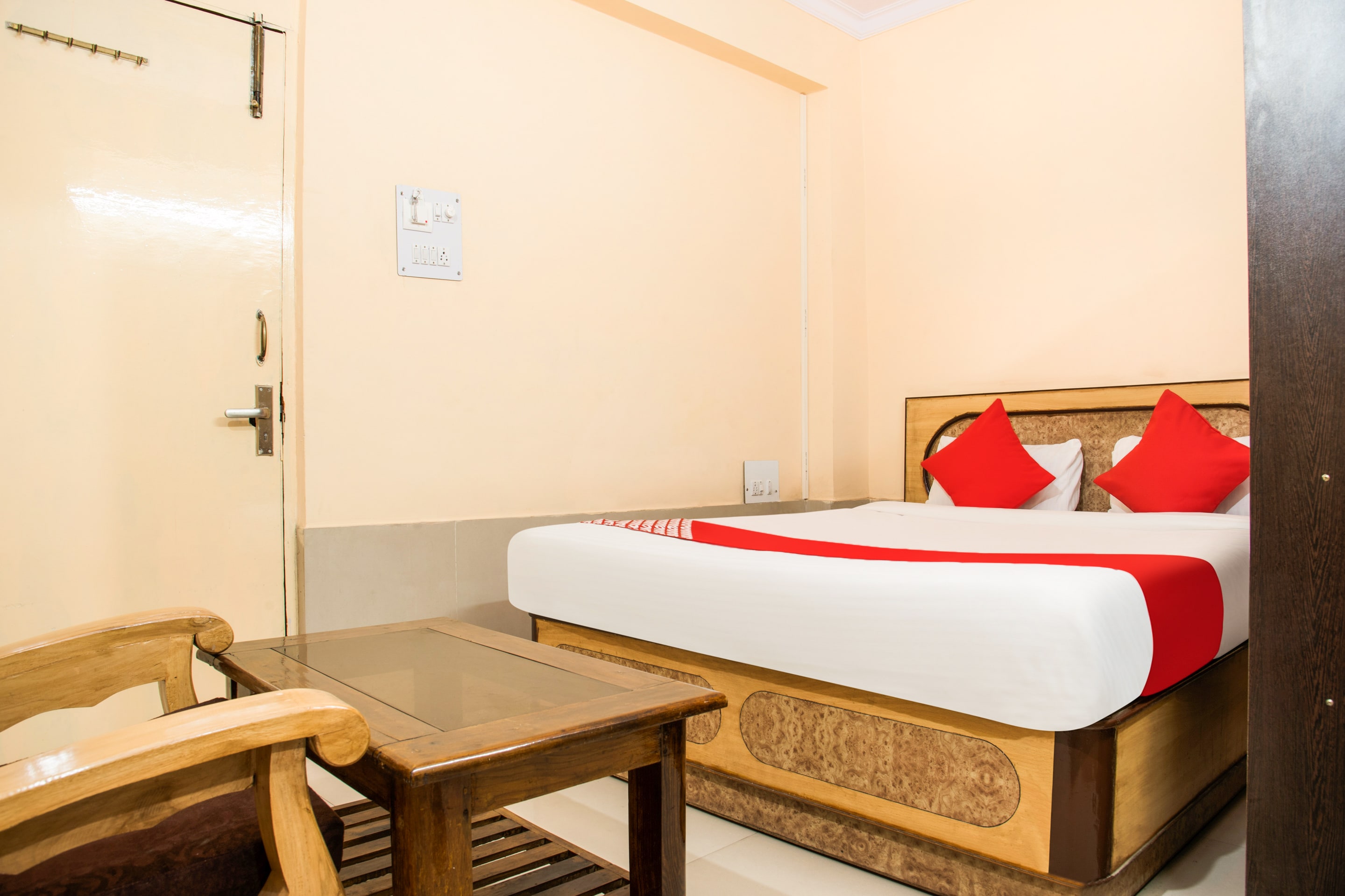 OYO Flagship 36878 Hotel Embassy Exhibition Rd, Patna 5