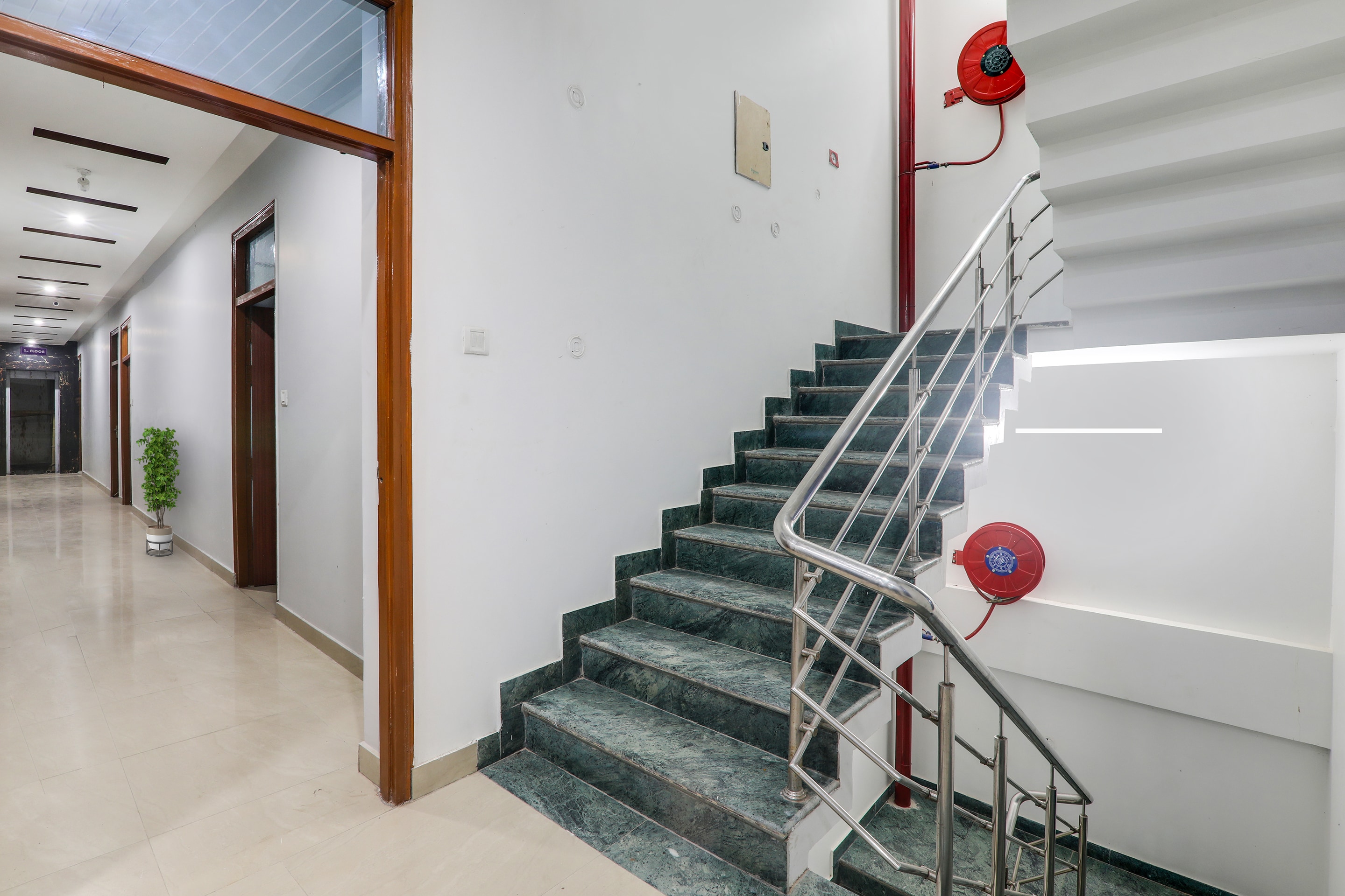 OYO Flagship 80501K Ss Inn, Lucknow 5