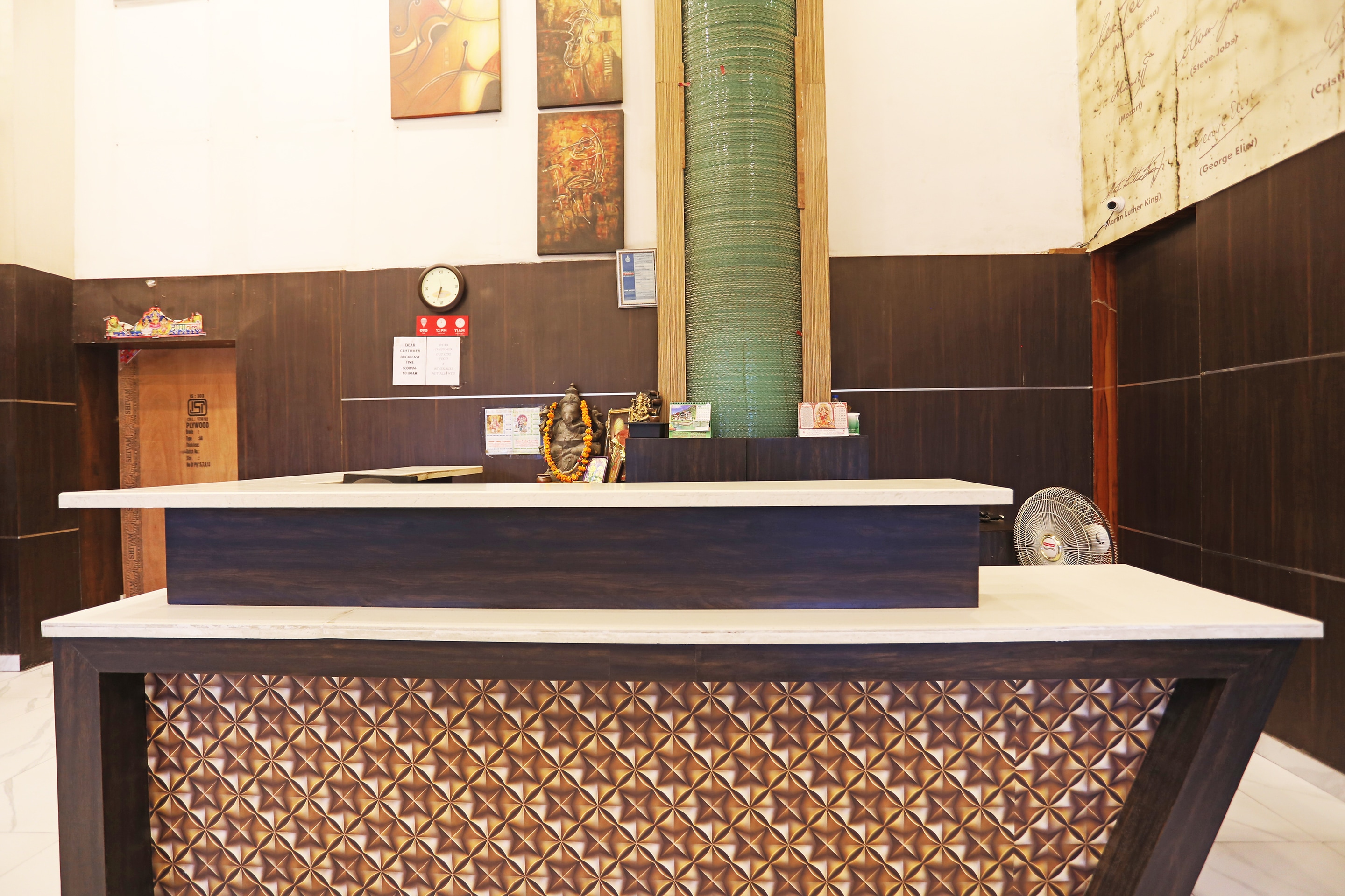 Capital O 8902 Hotel Ronald Inn, Faridabad 2