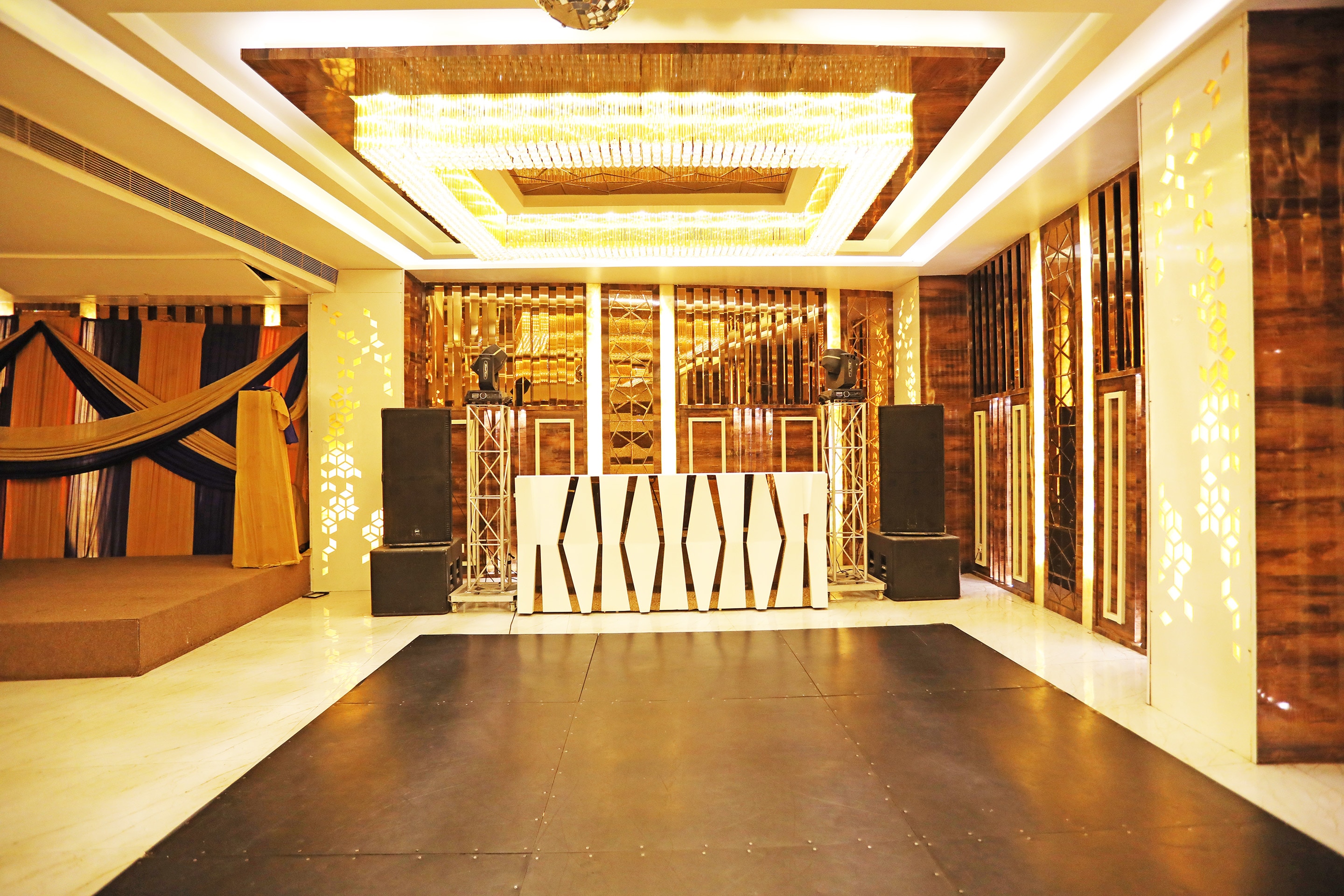Capital O 8902 Hotel Ronald Inn, Faridabad 1