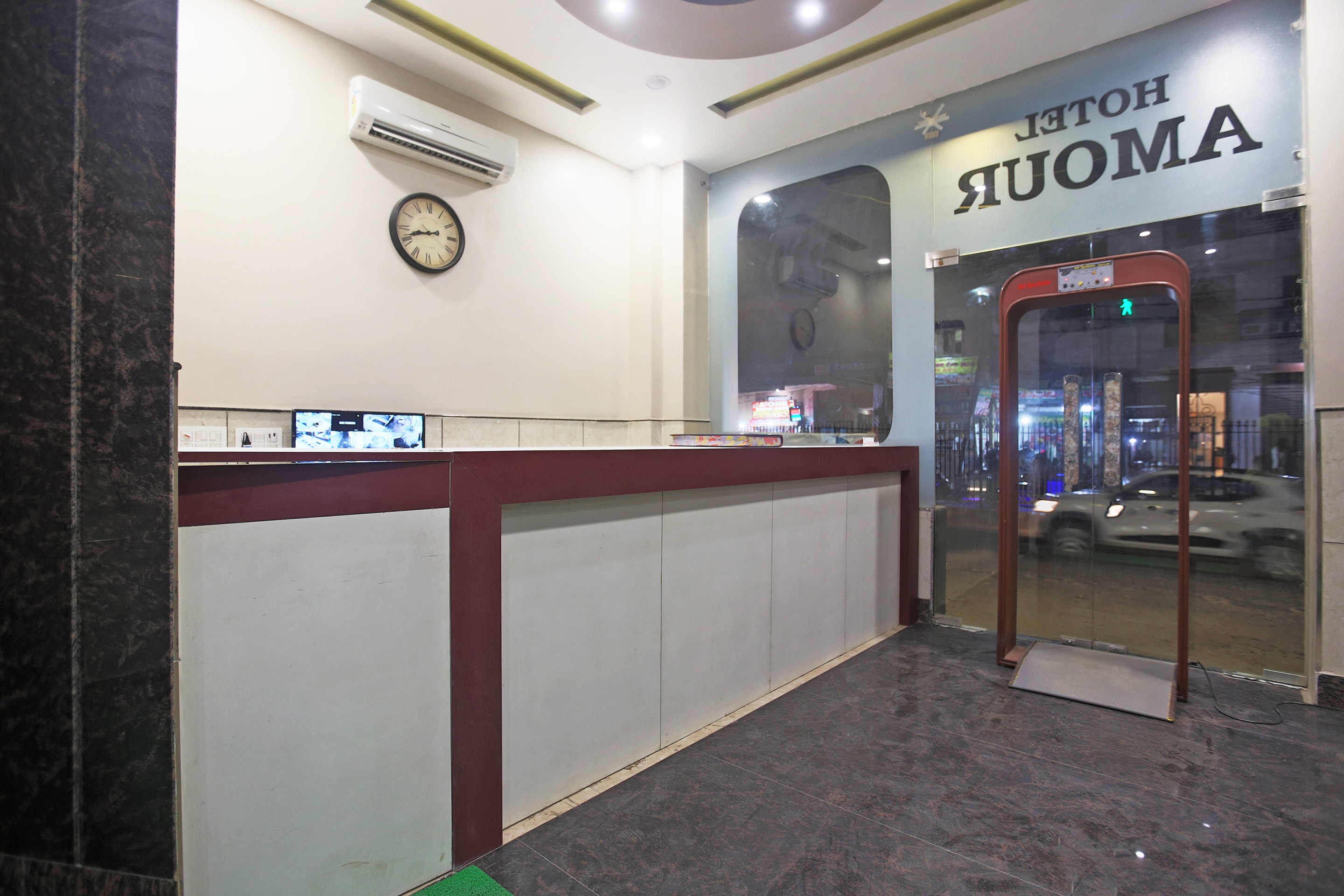 Capital O 22516 S RESIDENCY, New Delhi 2