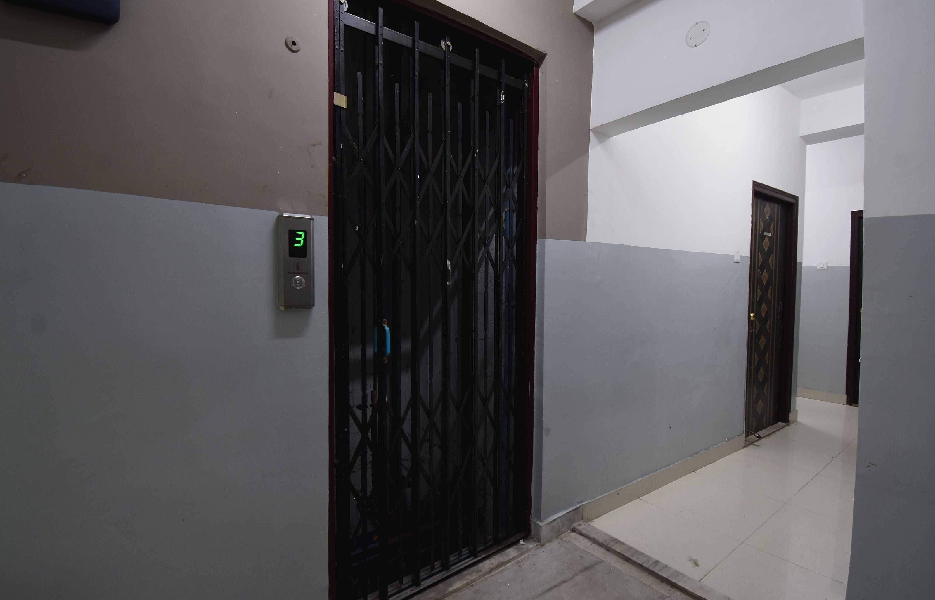 Collection O Avenue Inn Near VIP Road, Kolkata 2