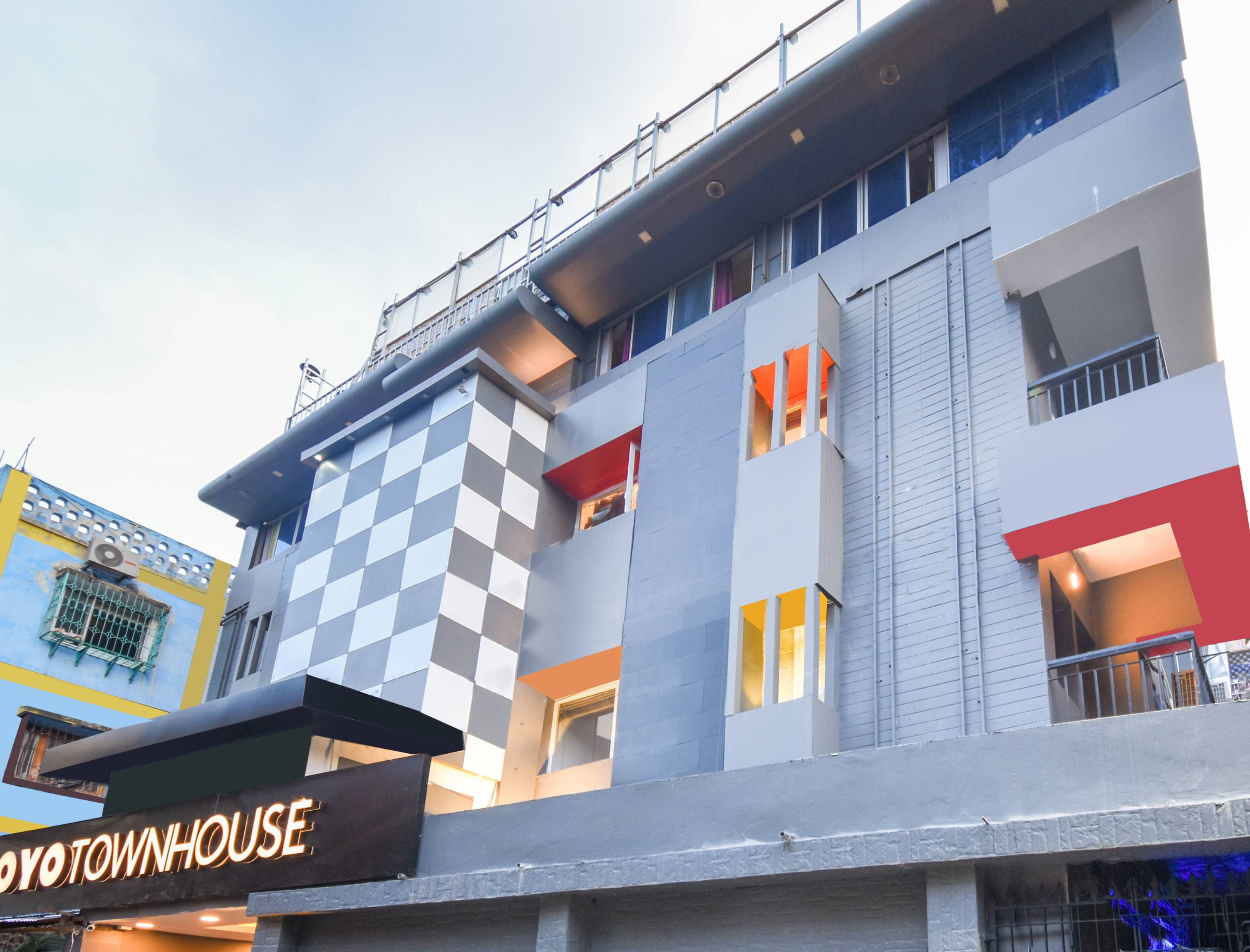OYO Townhouse 444 Heera Holiday Inn, Kolkata 2