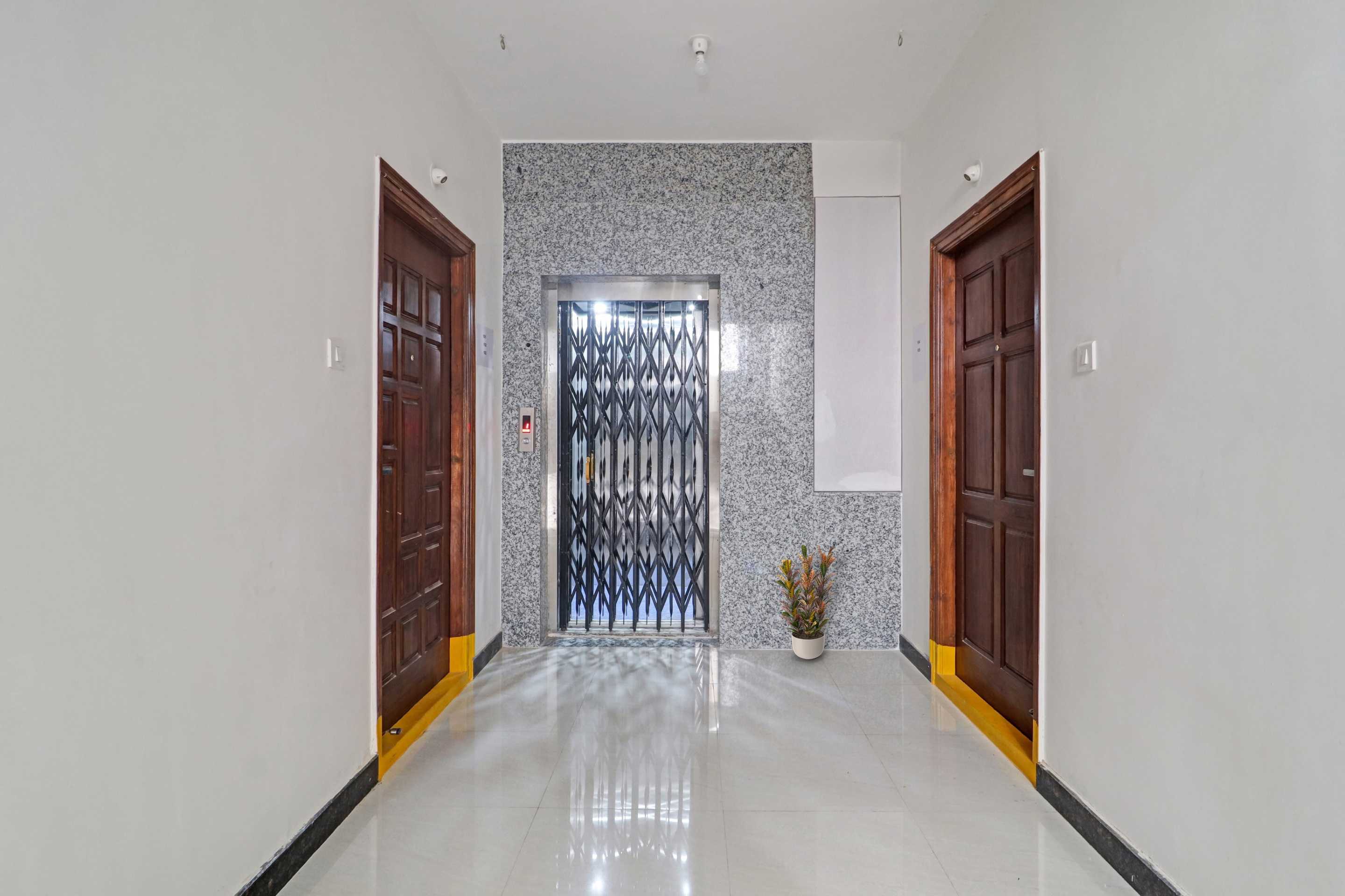 OYO Flagship 806081 Qualia Nallagandla, Hyderabad 3