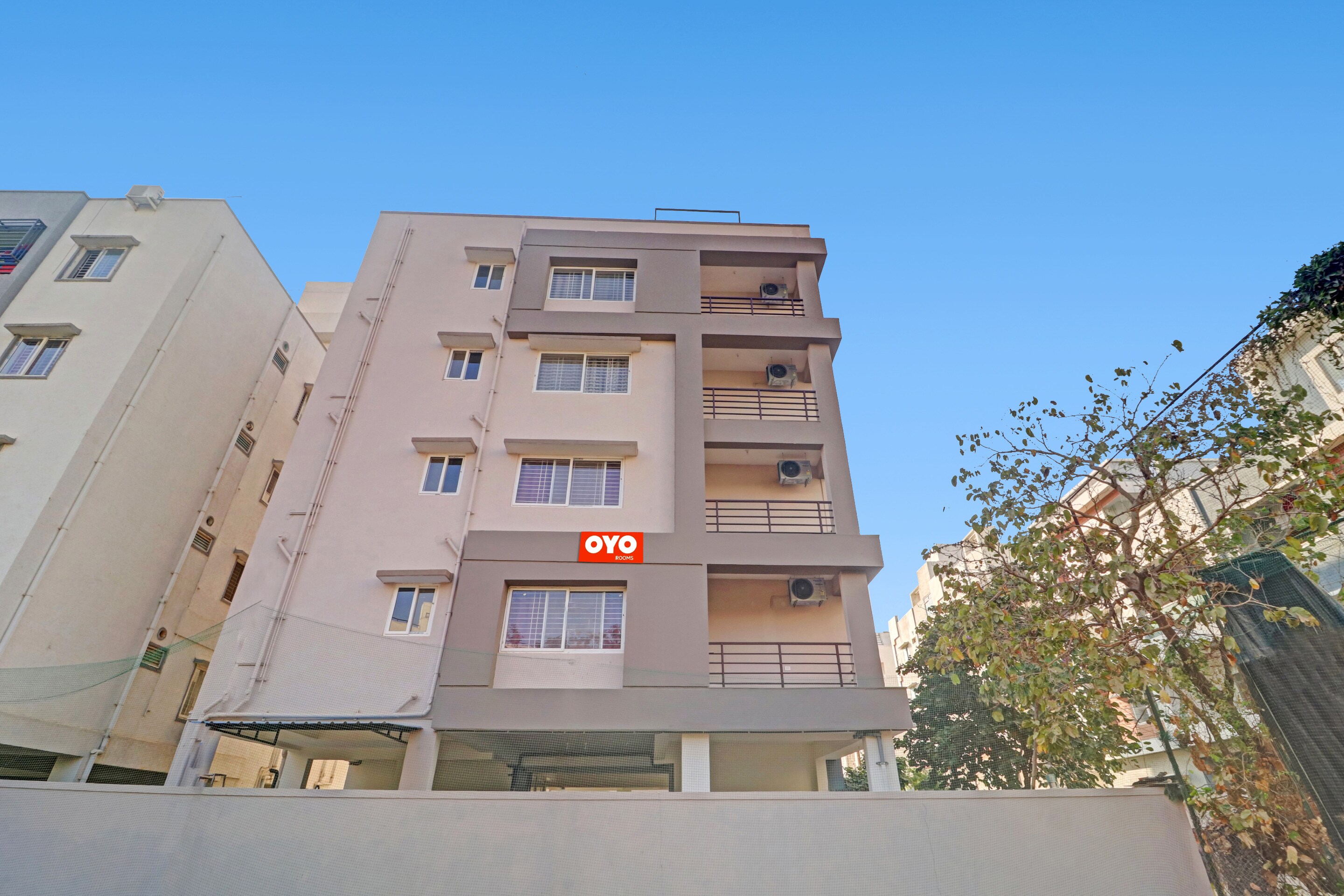 OYO Flagship 806081 Qualia Nallagandla, Hyderabad 4