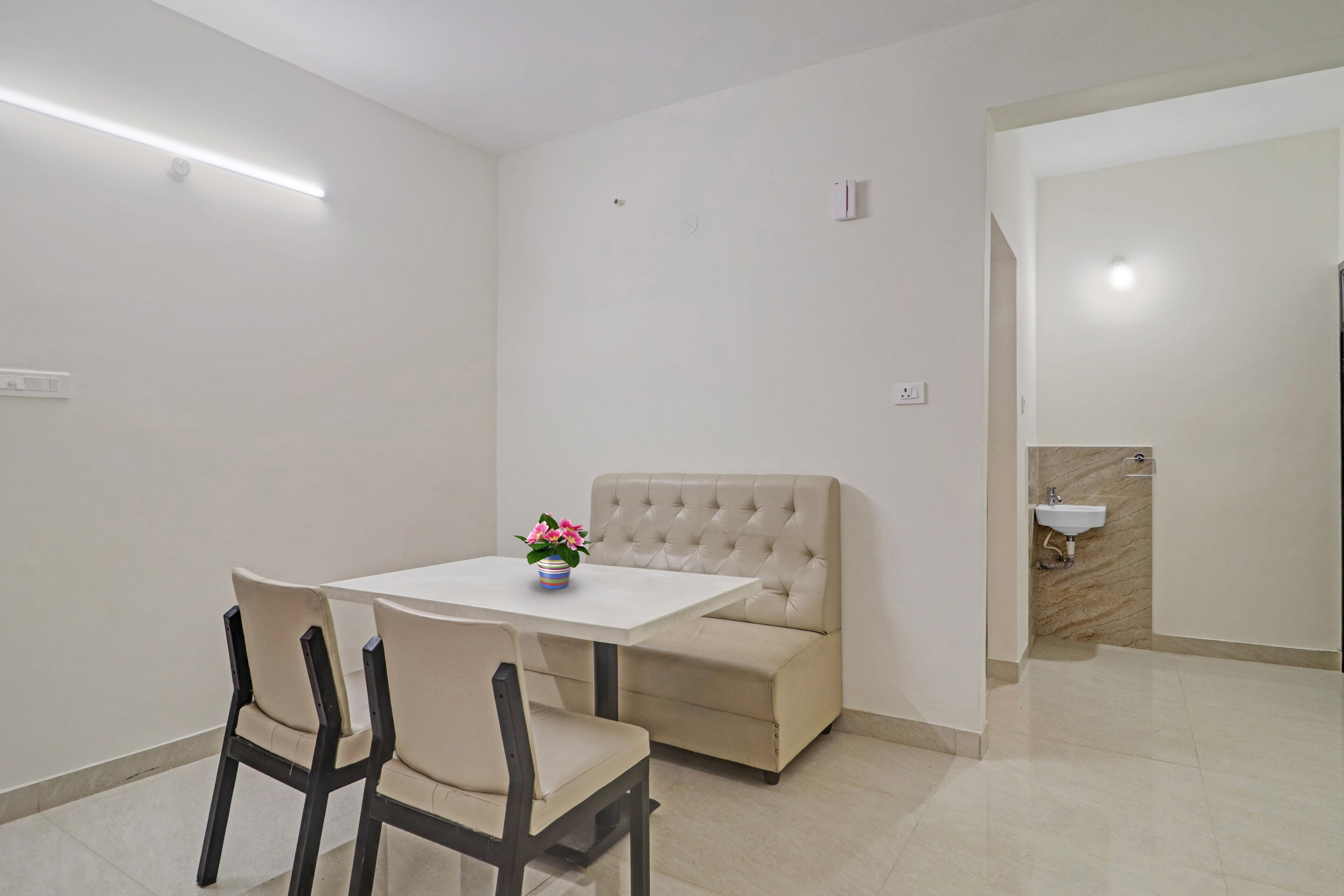 OYO Flagship 806081 Qualia Nallagandla, Hyderabad 5