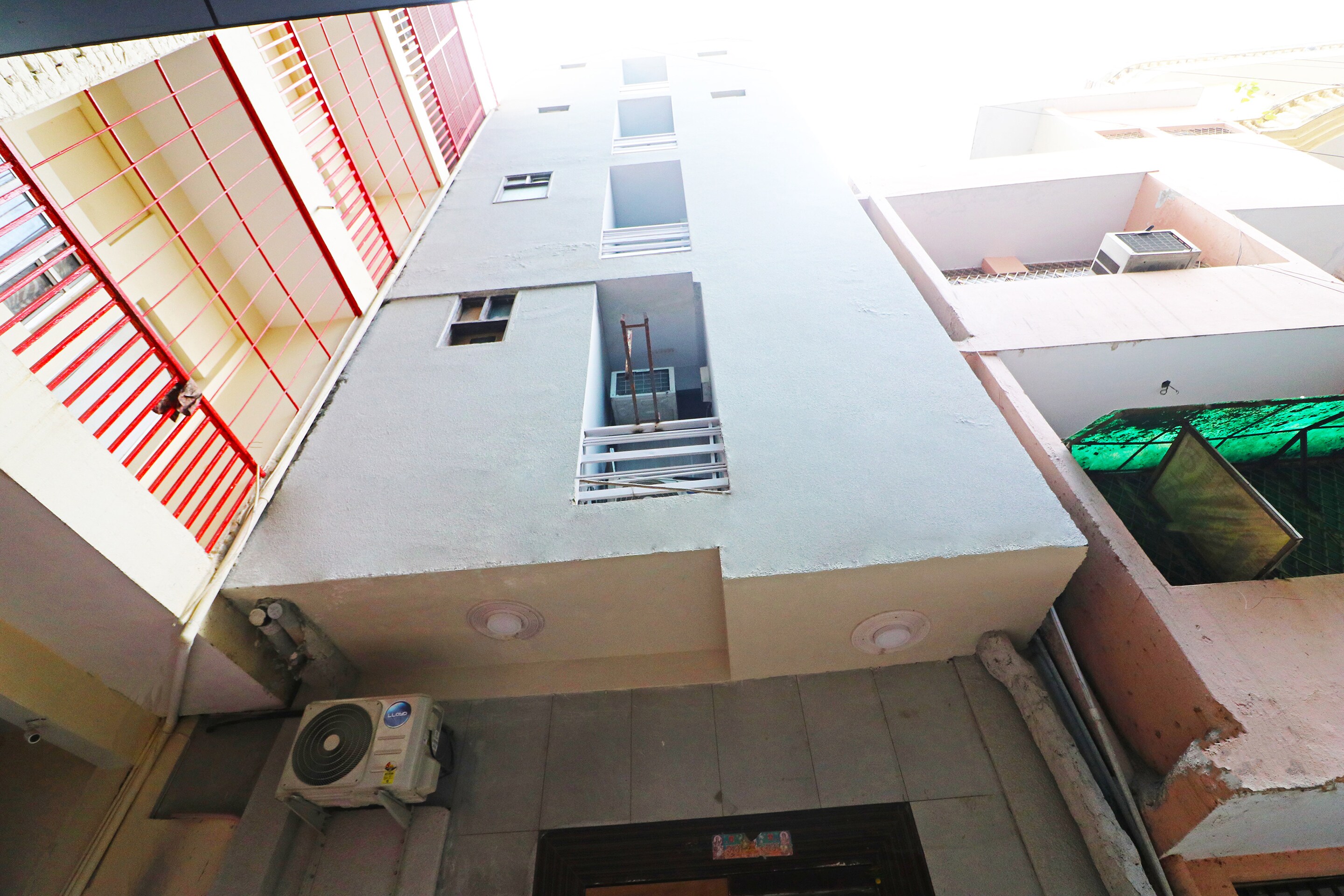 OYO 42622 Admiral Suites, New Delhi 5