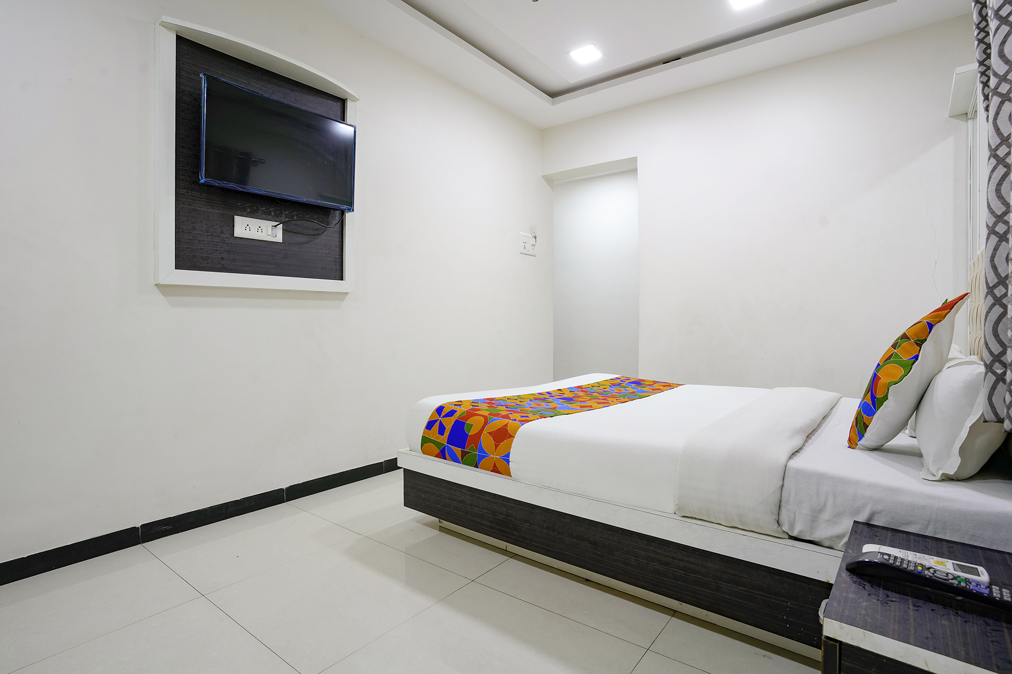 FabExpress Rajmahal, Shirdi 4