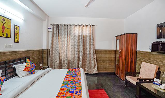 FabExpress F9 Sector 70, Shirdi 4