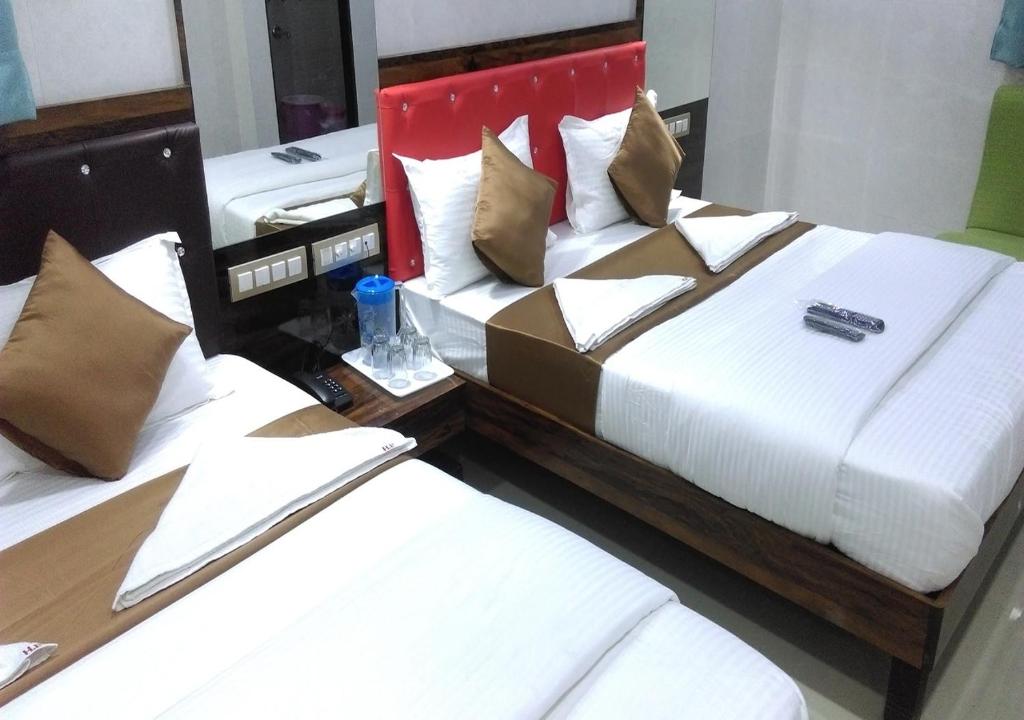 Hotel Plaza-Near Byculla Railway Station, Mumbai 2