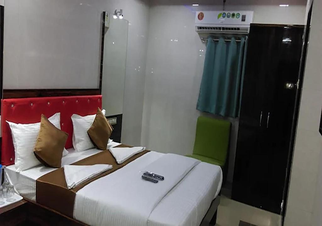 Hotel Plaza-Near Byculla Railway Station, Mumbai 5