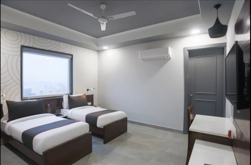 Chhavi Premium Hotels, Noida 2