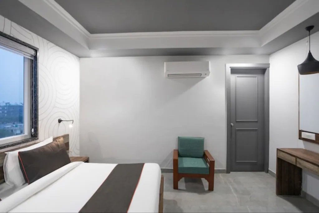 Chhavi Premium Hotels, Noida 4