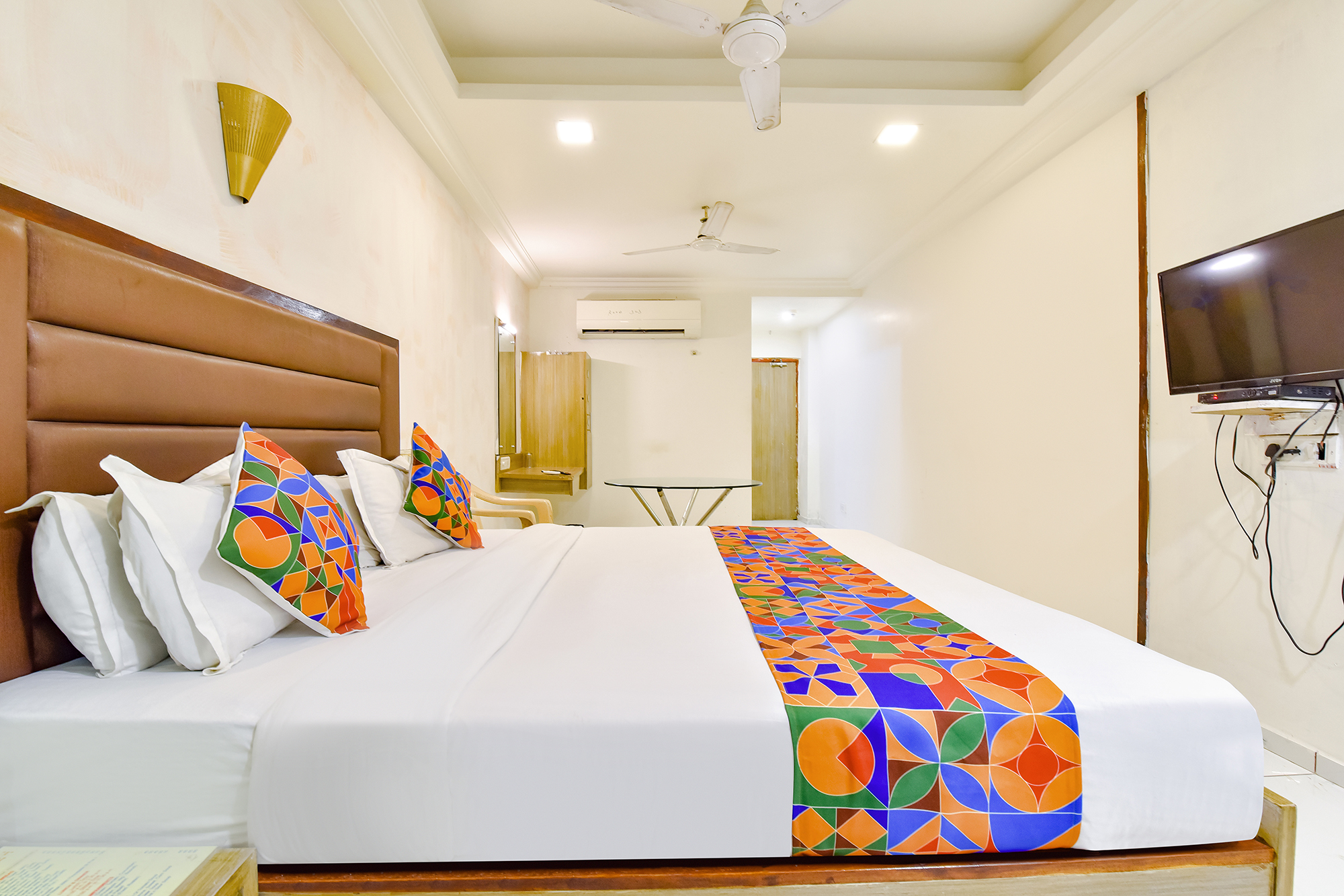 FabHotel Kadamb Inn, Ahmedabad 4