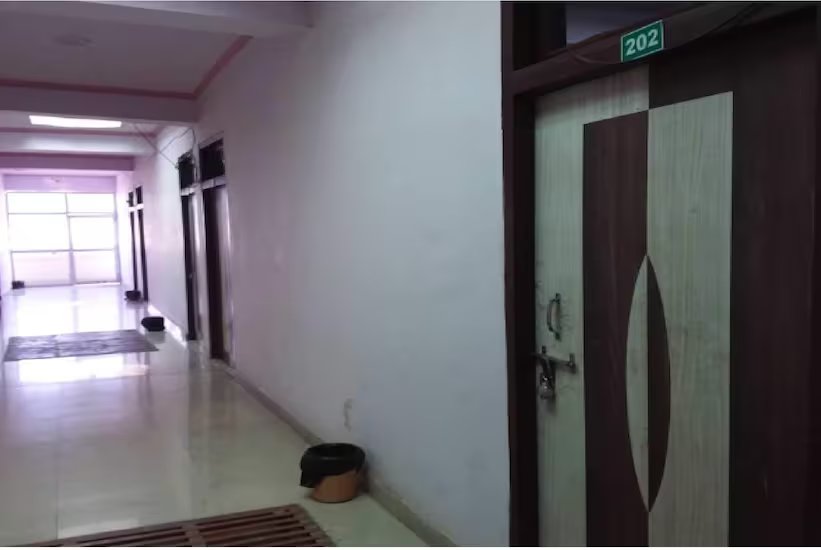 Hotel Maya Atithi Grah by WB Inn, Mathura 2